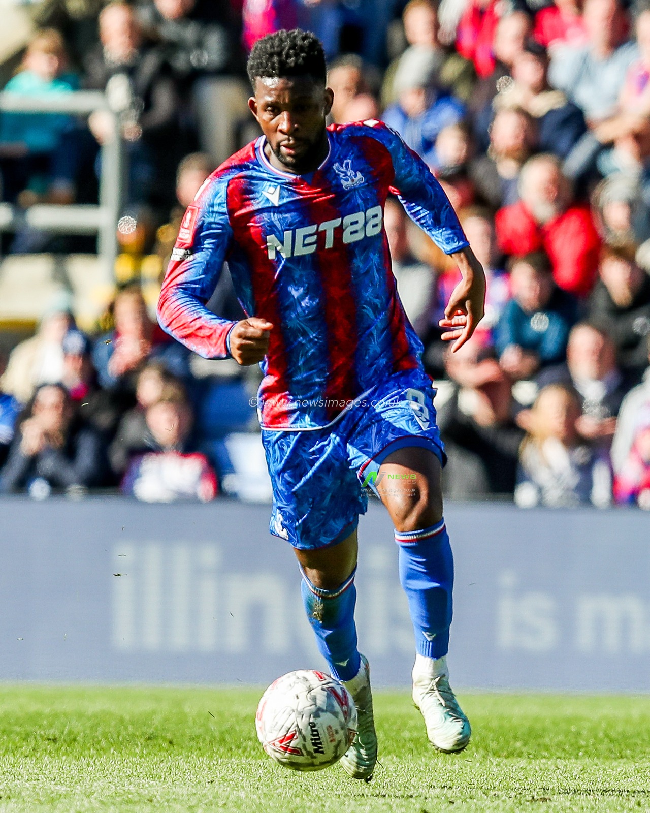 Jefferson Lerma of Crystal Palace runs with the ball during the Emirates FA Cup 5th Round match Crystal Palace vs Millwall at Selhurst Park, London, United Kingdom, 1st March 2025

(Photo by Izzy Poles/News Images)