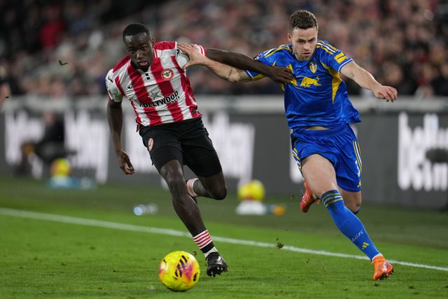 Gabriel Gudmundsson of Leeds United and Michael Kayode of Brentford battle during the Premier League match Brentford vs Leeds United at The Gtech Community Stadium, London, United Kingdom, 14th December 2025

(Photo by Harvey Murphy/News Images)

*** GER AUT SUI OUT ***