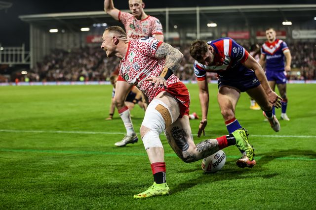 Josh Charley of Leigh Leopards goes over for a try making it 16-0 during the Betfred Super League play-off Eliminator 1 match Leigh Leopards vs Wakefield Trinity at Progress With Unity Stadium, Leigh, United Kingdom, 26th September 2025

(Photo by Alfie Cosgrove/News Images)