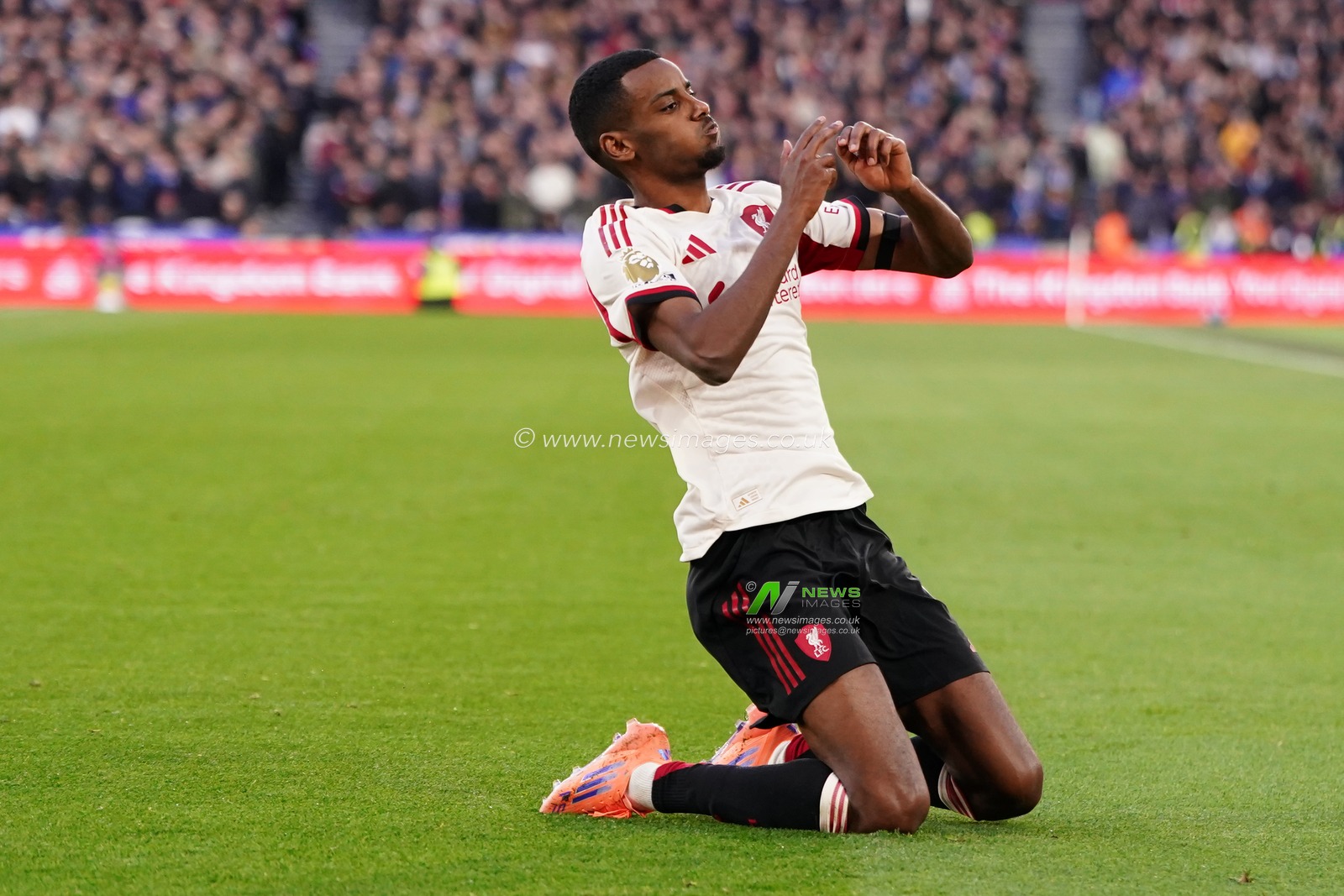 Alexander Isak of Liverpool celebrates goal during the Premier League match West Ham United vs Liverpool at London Stadium, London, United Kingdom, 30th November 2025

(Photo by Harvey Murphy/News Images)

*** GER AUT SUI OUT ***
