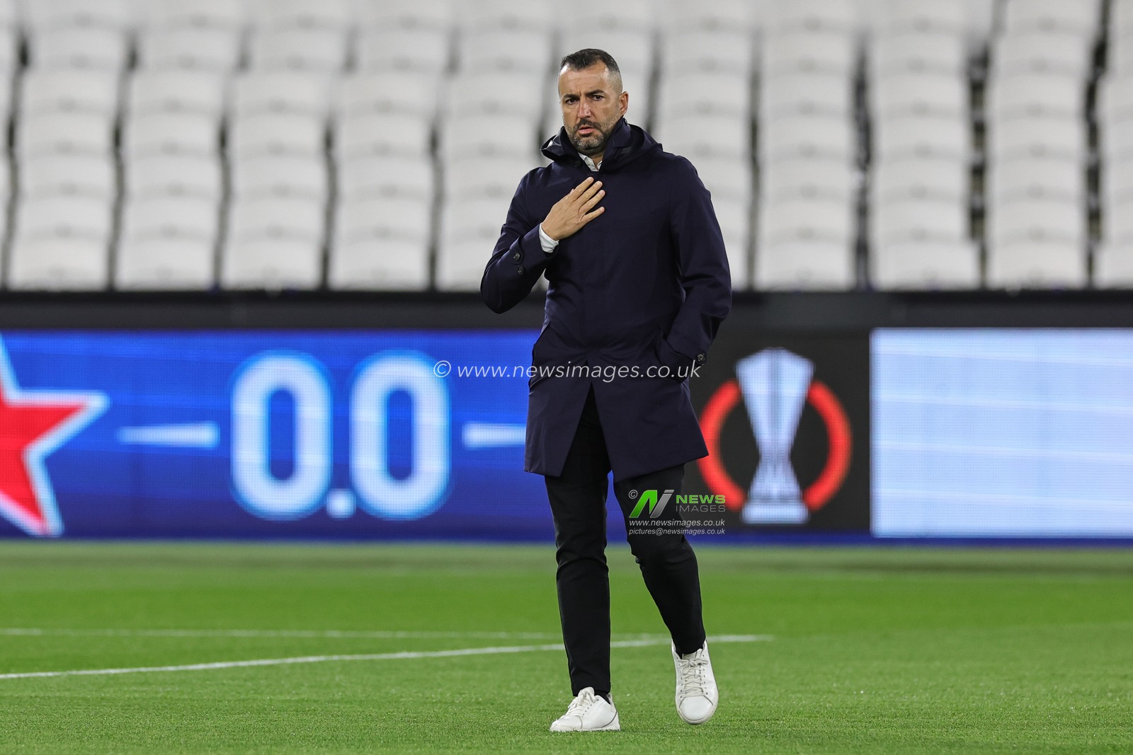 Diego MartÃ­nez manager of Olympiakos during the UEFA Europa League match West Ham United vs Olympiakos FC at London Stadium, London, United Kingdom, 9th November 2023

(Photo by Mark Cosgrove/News Images)