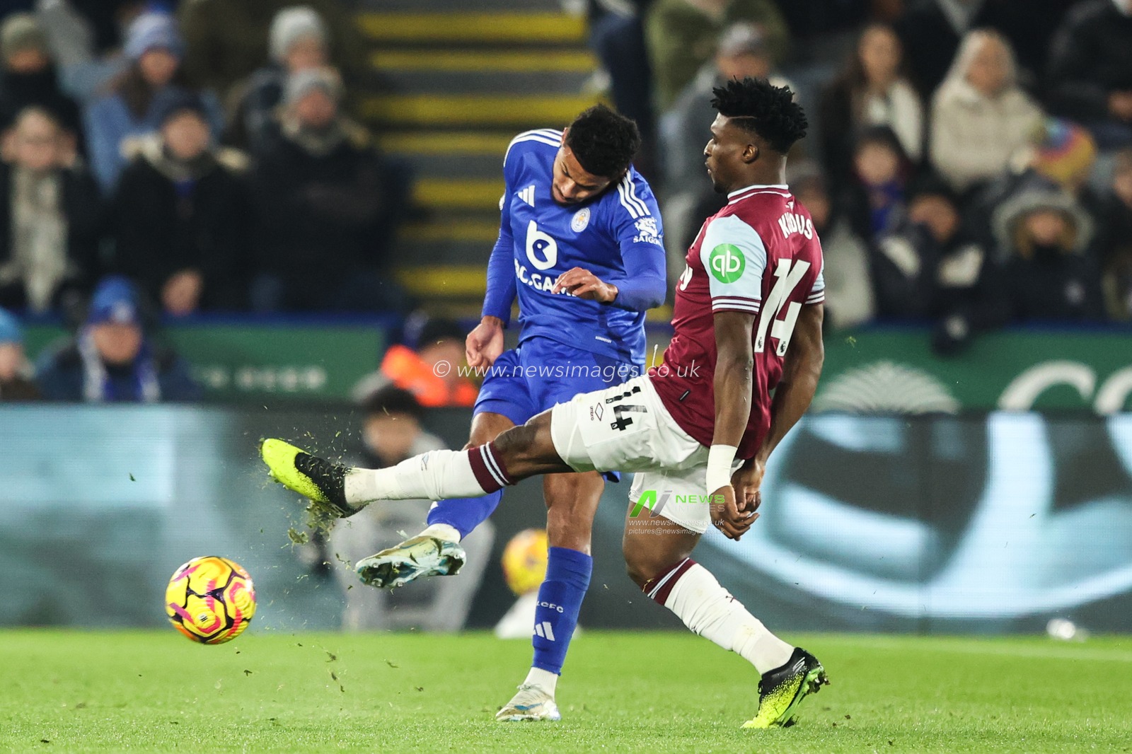 James Justin of Leicester City passes the ball during the Premier League match Leicester City vs West Ham United at King Power Stadium, Leicester, United Kingdom, 3rd December 2024

(Photo by Alfie Cosgrove/News Images)