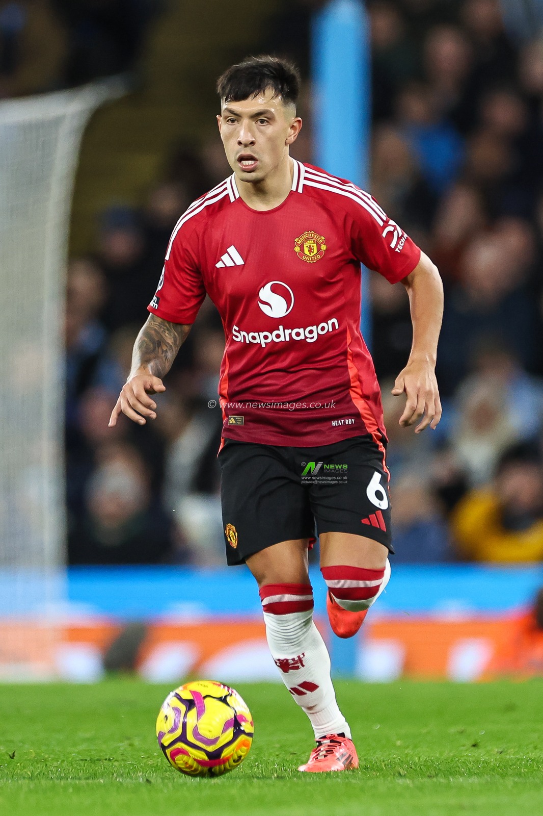 Lisandro MartÃ­nez of Manchester United makes a break with the ball during the Premier League match Manchester City vs Manchester United at Etihad Stadium, Manchester, United Kingdom, 15th December 2024

(Photo by Mark Cosgrove/News Images)