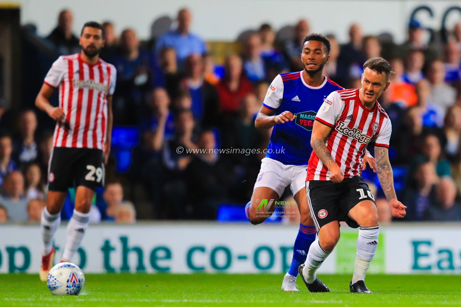 18th September 2018, Portman Road, Ipswich, England; Sky Bet Championship Ipswich Town v Brentford ; Josh McEachran (10) of Brentford clears the ball from an encroaching Ipswich threat.
Credit: Georgie Kerr/News Images