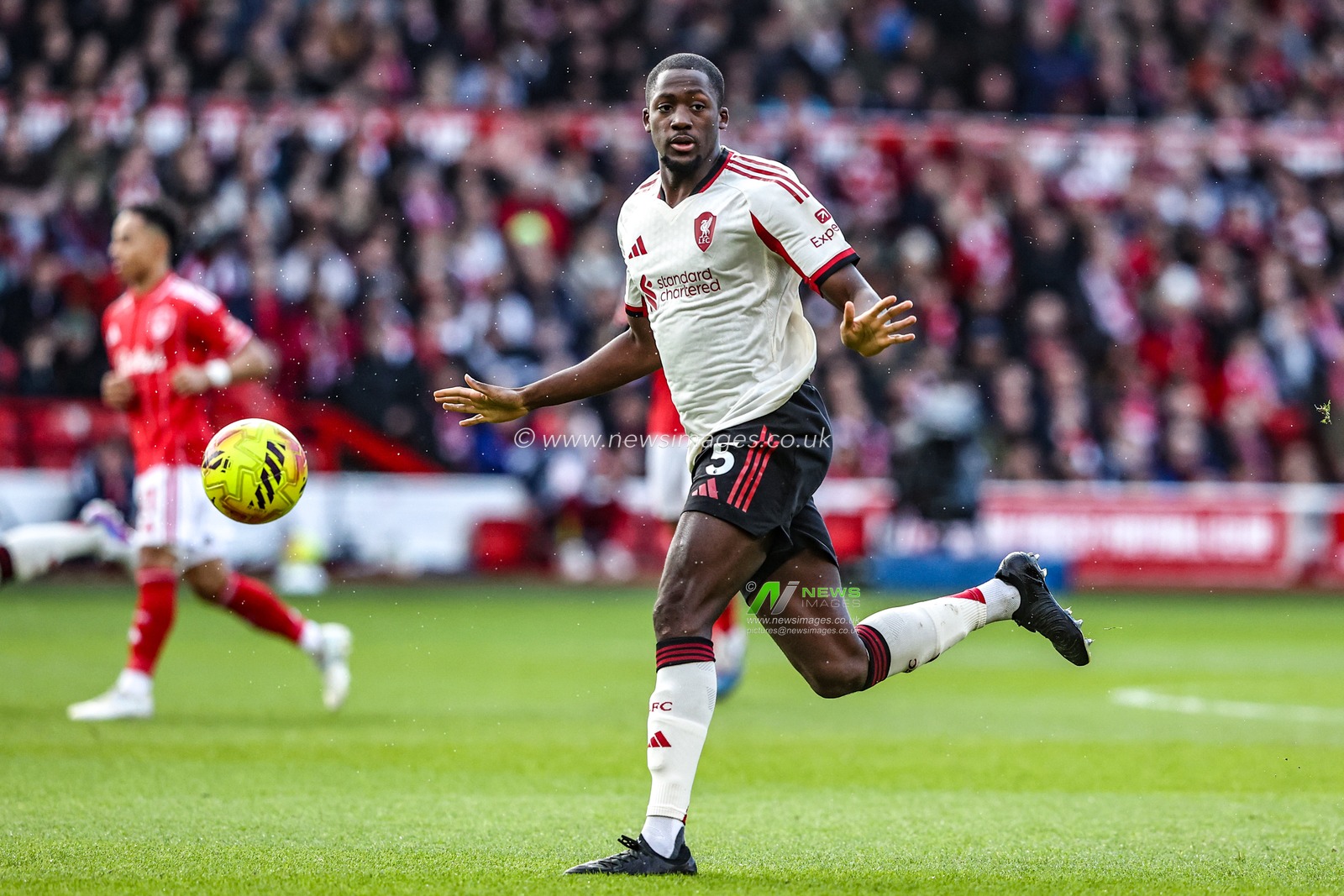 Ibrahima Konate of Liverpool gives his team instructions during the Premier League match Nottingham Forest vs Liverpool at City Ground, Nottingham, United Kingdom on 22 February 2026

(Photo by Alfie Cosgrove/News Images)