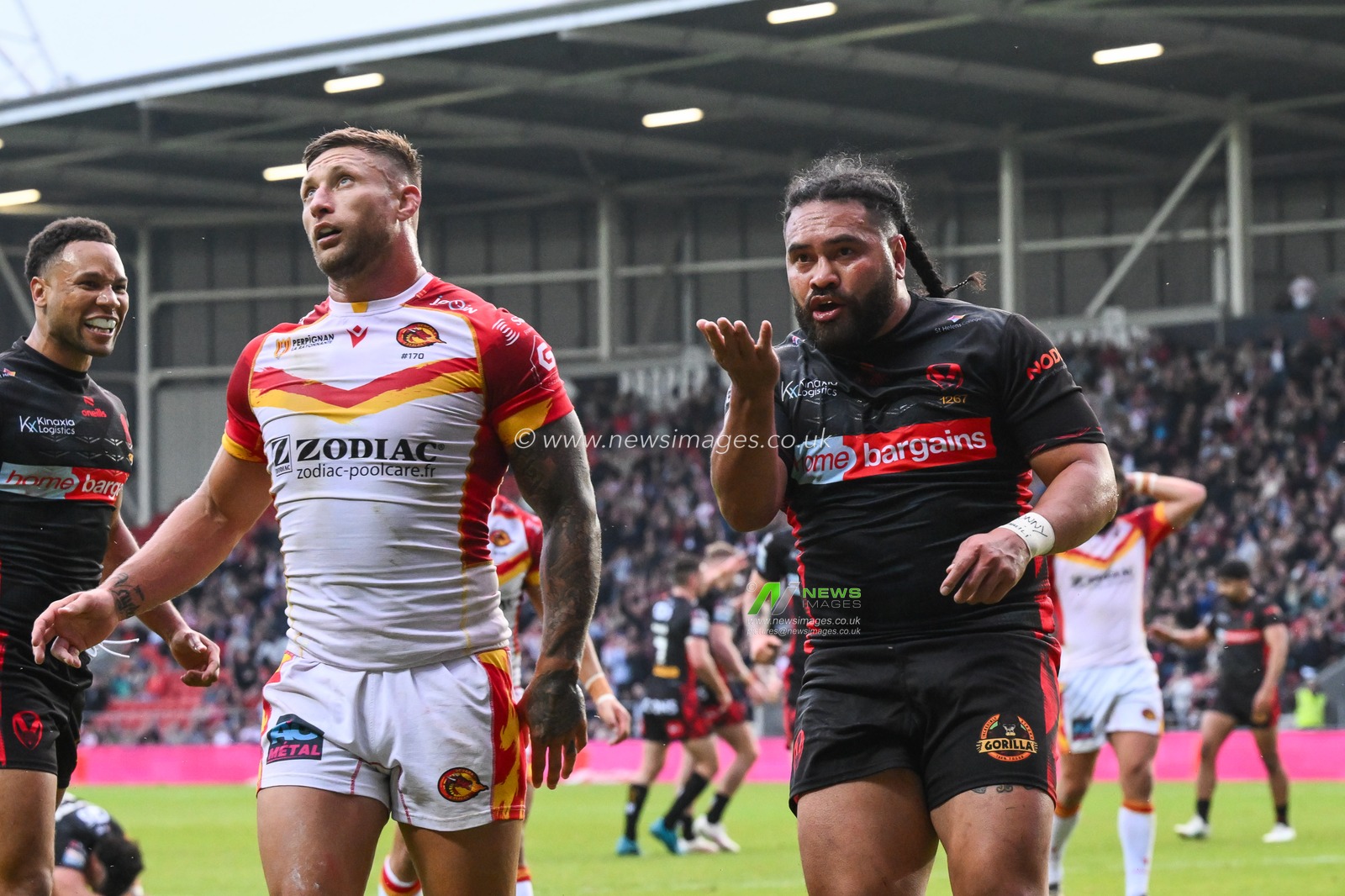 Konrad Hurrell of St. Helens celebrates his try by blowing a kiss to the fans  during the Betfred Super League Round 13 match St Helens vs Catalans Dragons at Totally Wicked Stadium, St Helens, United Kingdom, 31st May 2024

(Photo by Craig Thomas/News Images)