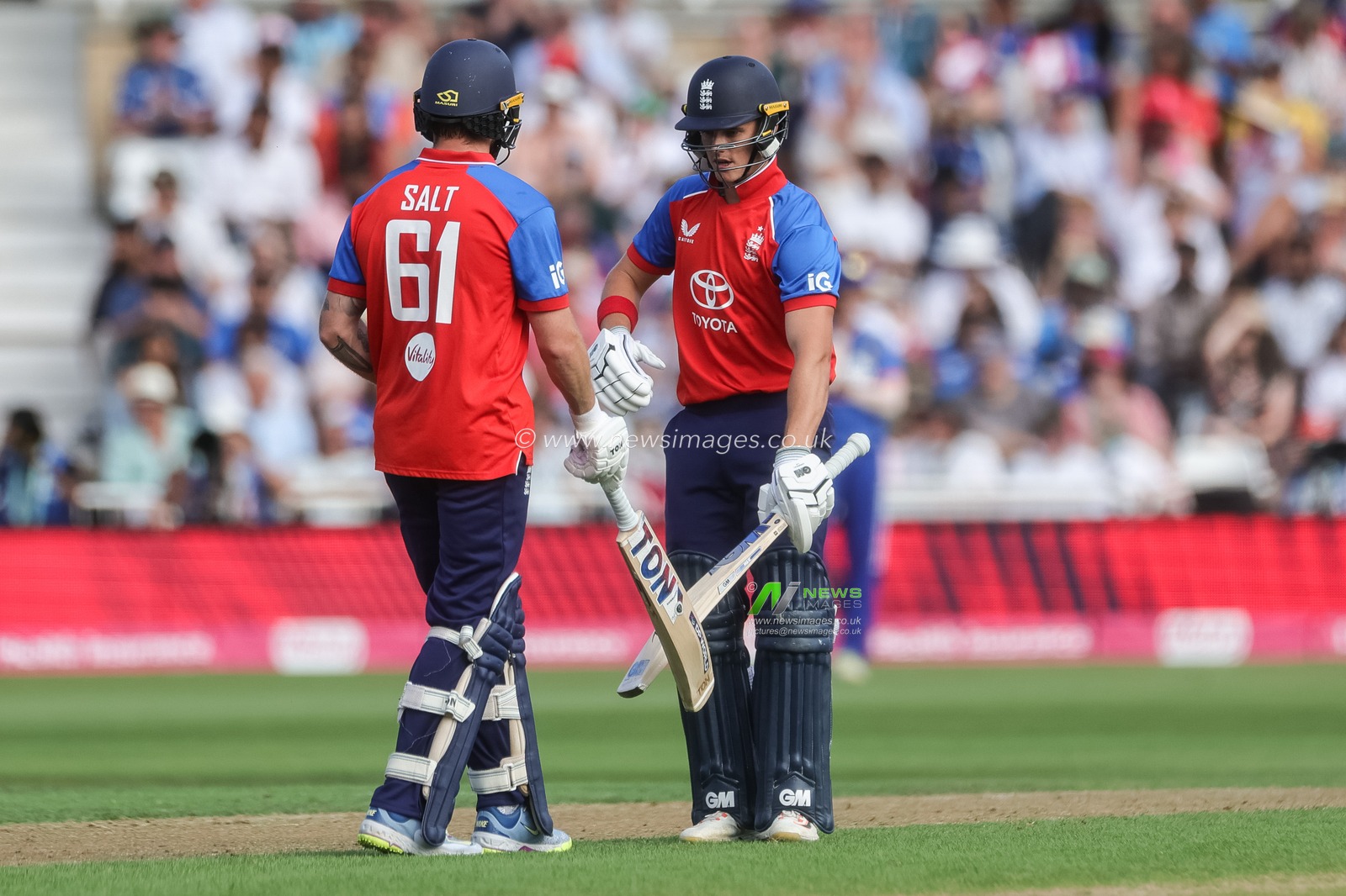 Phil Salt and Jacob Bethell of England celebrate Englands 100 runs during the Third Vitality T20 International match England vs India at Trent Bridge, Nottingham, United Kingdom on 07 July 2026

(Photo by Mark Cosgrove/News Images)