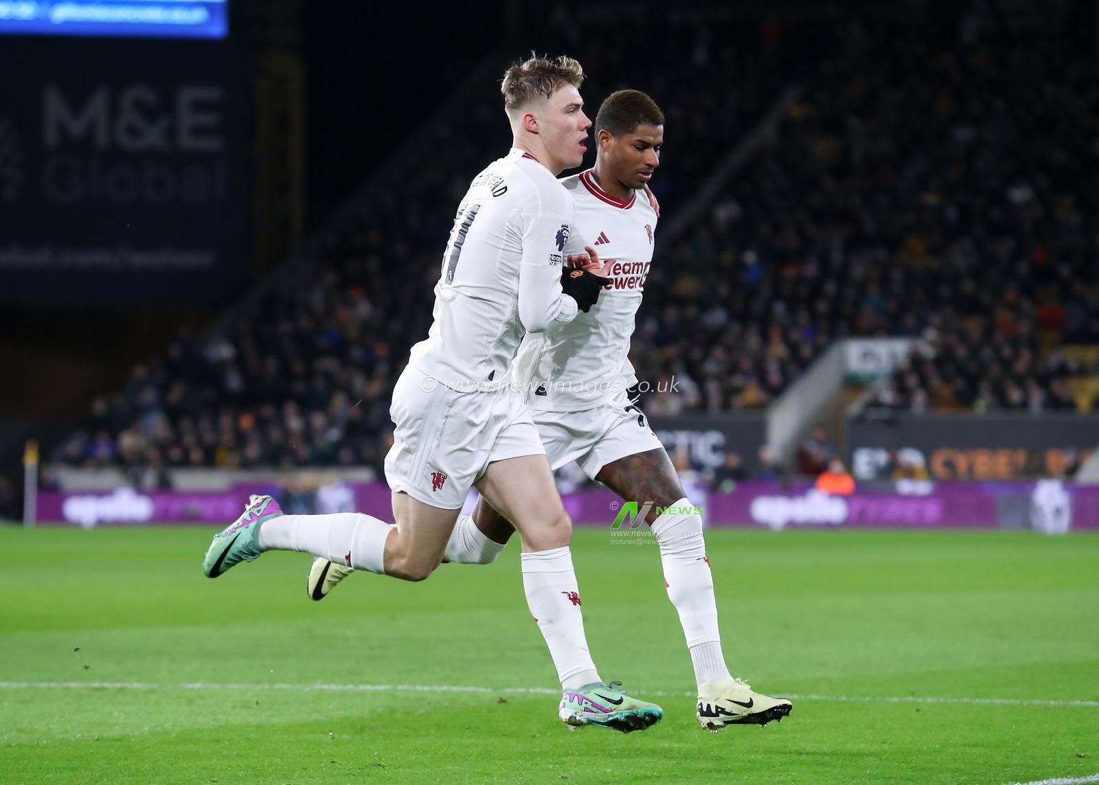 Marcus Rashford of Manchester United celebrates his goal to make it 0-1 Manchester United, during the Premier League match Wolverhampton Wanderers vs Manchester United at Molineux, Wolverhampton, United Kingdom, 1st February 2024

(Photo by Gareth Evans/News Images)