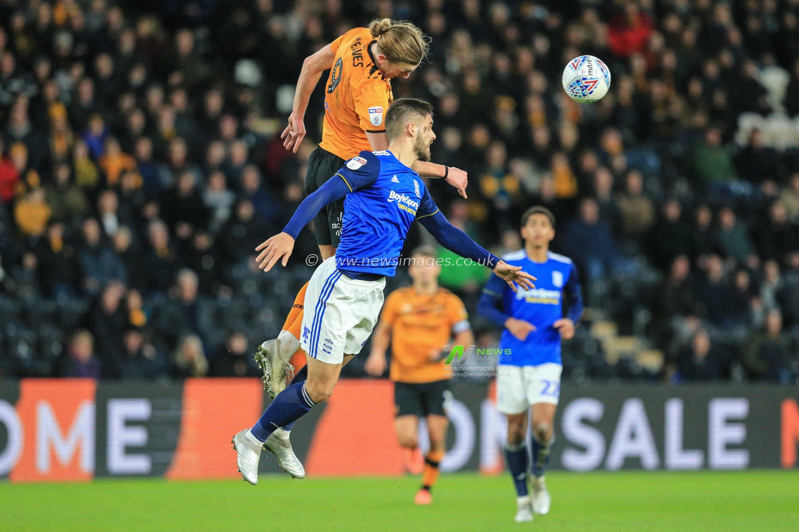 21st December 2019, KC Stadium, Kingston upon Hull, England; Sky Bet Championship, Hull City v Birmingham City :  Tom Eaves (9) of Hull City gets up to head the ball

Credit: David Greaves/News Images