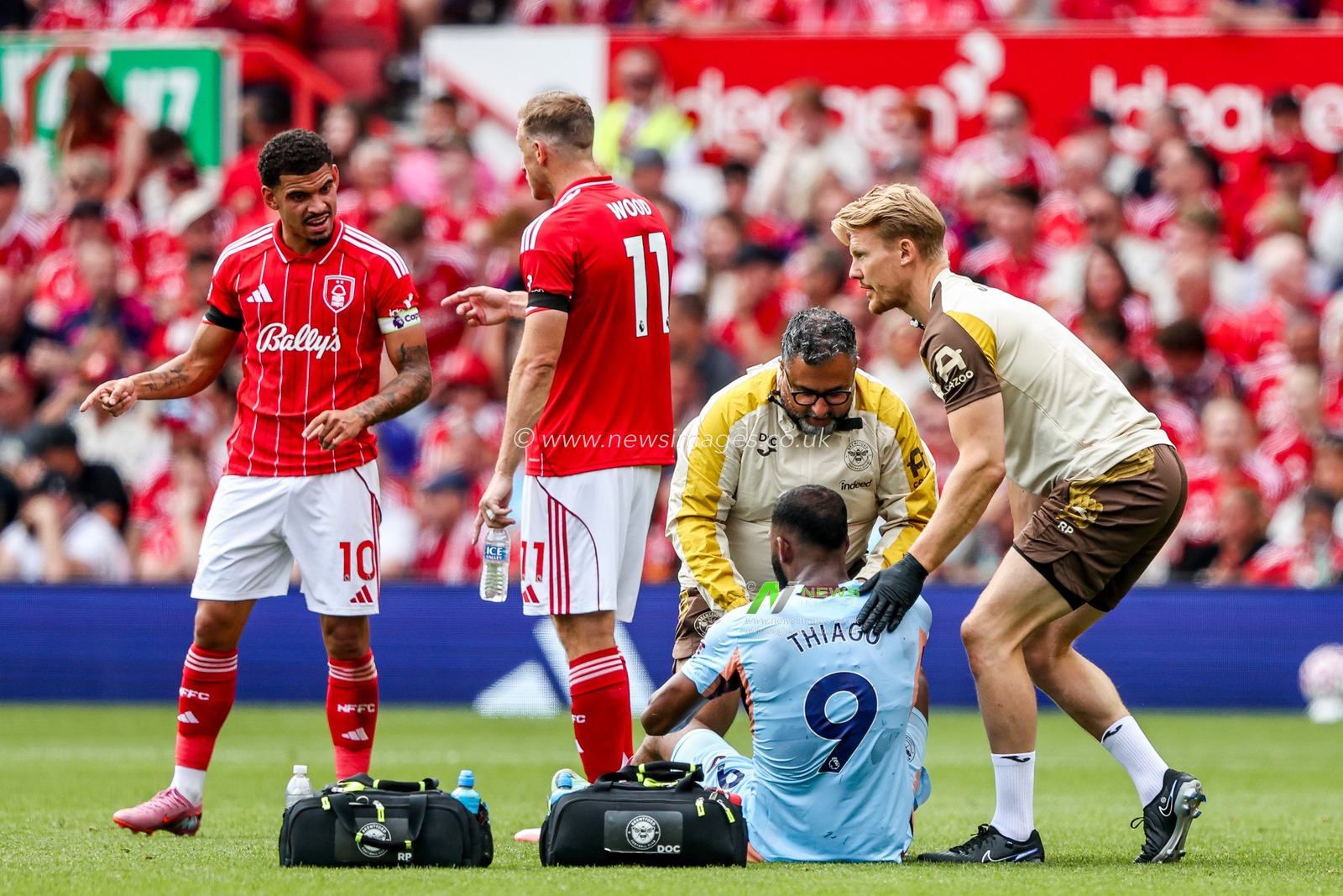 Igor Thiago of Brentford receives treatment during the Premier League match Nottingham Forest vs Brentford at City Ground, Nottingham, United Kingdom, 17th August 2025

(Photo by Alfie Cosgrove/News Images)