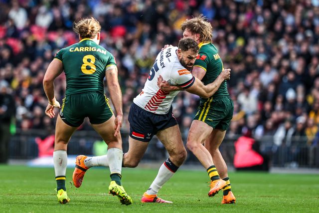 Alex Walmsley of England is tackled by Patrick Carrigan of Australia and Cameron Munster of Australia during the The Ashes Series 2025 England vs Australia at Wembley Stadium, London, United Kingdom, 25th October 2025

(Photo by Alfie Cosgrove/News Images)