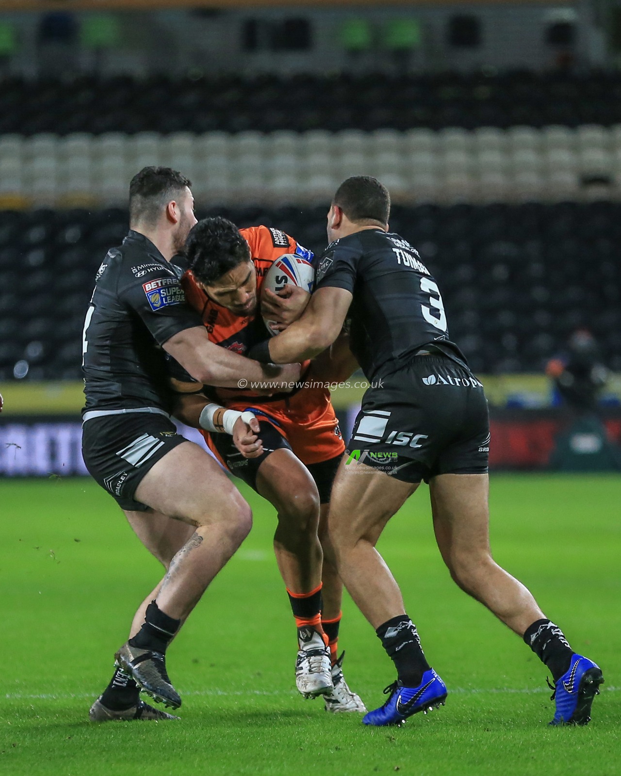 7th February 2019 , KCOM Stadium, Hull, England; Betfred Super League, Round 2, Hull FC vs Castleford Tigers ; Jesse Sene-Lefao (15) of Castleford Tigers is tackled by Jake Connor (14) of Hull FC and Carlos Tuimavave (3) of Hull FC 


Credit: Mark Cosgrove/News Images