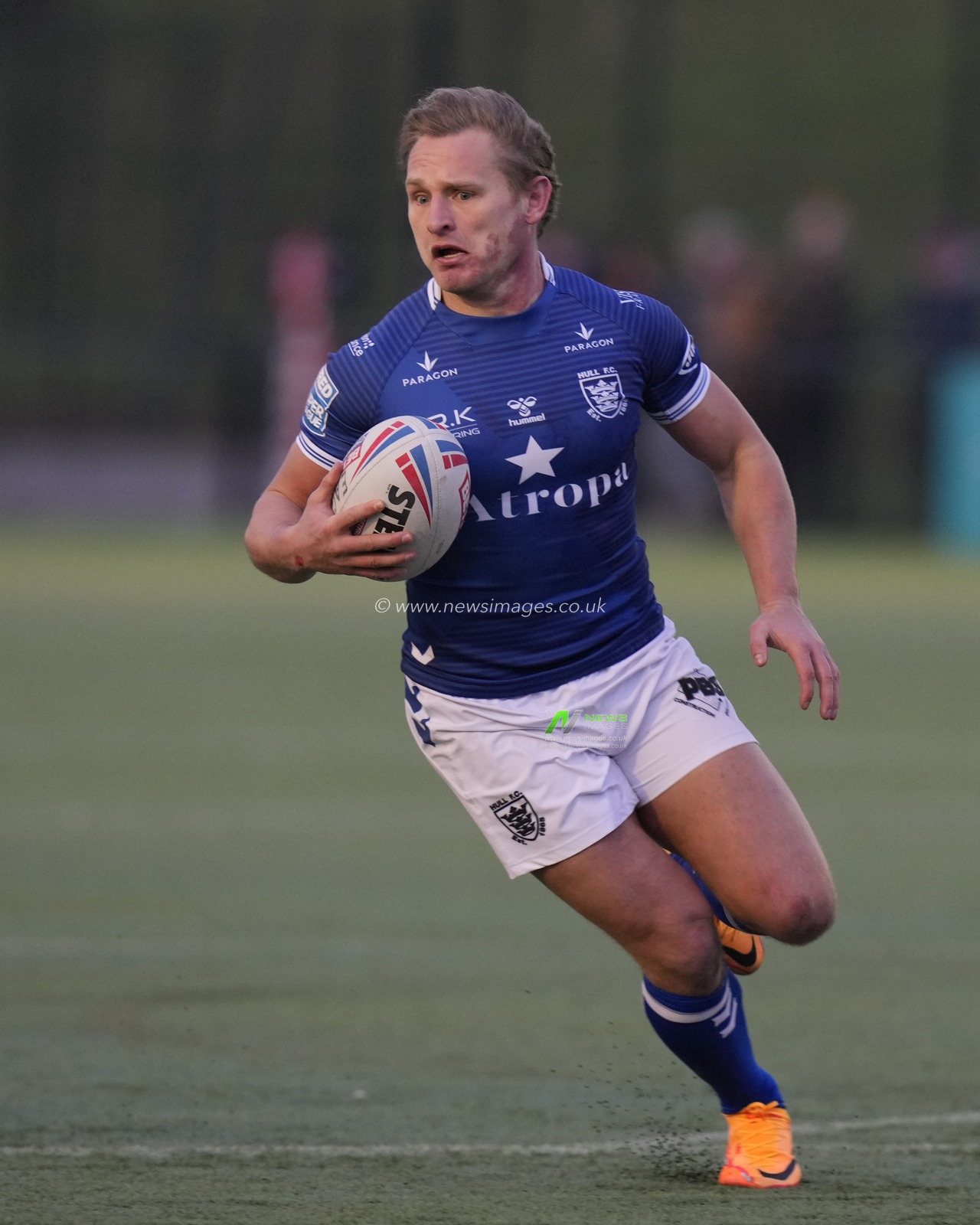 Brad Dwyer #33 of Hull FC makes a break during the Rugby League Pre Season match Sheffield Eagles vs Hull FC at Sheffield Olympic Legacy Park, Sheffield, United Kingdom, 22nd January 2023

(Photo by Steve Flynn/News Images)
