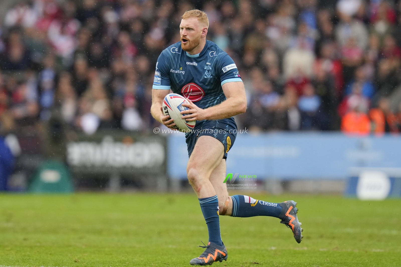 Joe Bullock #19 of Warrington Wolves runs with the ball during the Betfred Super League Eliminator match St Helens vs Warrington Wolves at Totally Wicked Stadium, St Helens, United Kingdom, 30th September 2023

(Photo by Steve Flynn/News Images)