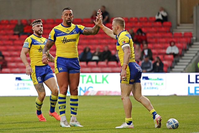 Matt Dufty of Warrington Wolves celebrates scoring the opening try during the Betfred Super League round 17 match Salford Red Devils vs Warrington Wolves at Salford Community Stadium, Eccles, United Kingdom, 4th July 2025

(Photo by Sam Eaden/News Images)