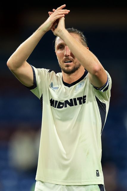 Luke Ayling of Middlesbrough claps fans after 1-1 draw during the Sky Bet Championship match Burnley vs Middlesbrough at Turf Moor, Burnley, United Kingdom on 02 September 2026

(Photo by Jorge Horsted/News Images)