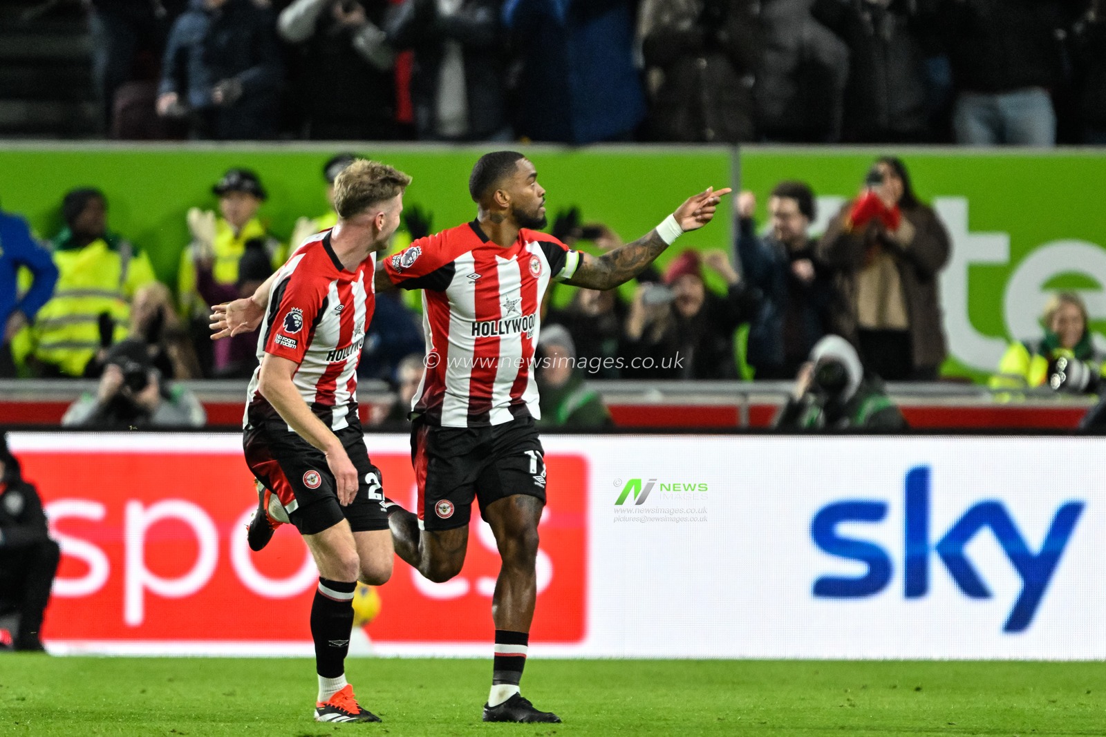 Ivan Toney of Brentford scores to make it 1-1 during the Premier League match Brentford vs Nottingham Forest at The Gtech Community Stadium, London, United Kingdom, 20th January 2024

(Photo by Cody Froggatt/News Images)