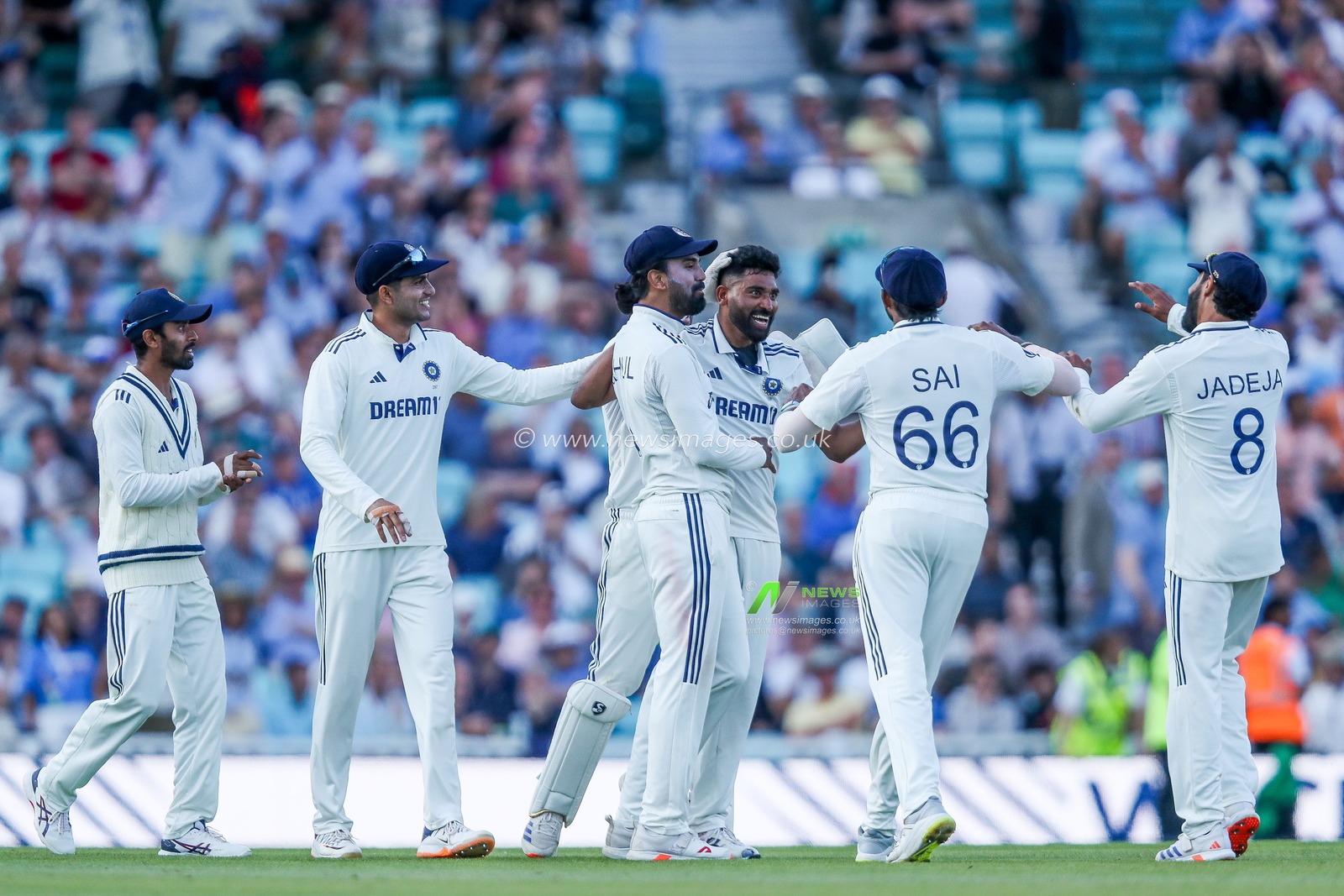 Mohammed Siraj of India celebrates with teammates after dismissing Zak Crawley of England during the 5th Rothesay Test Match Day 3 England vs India at The Kia Oval, London, United Kingdom, 2nd August 2025

(Photo by Izzy Poles/News Images)