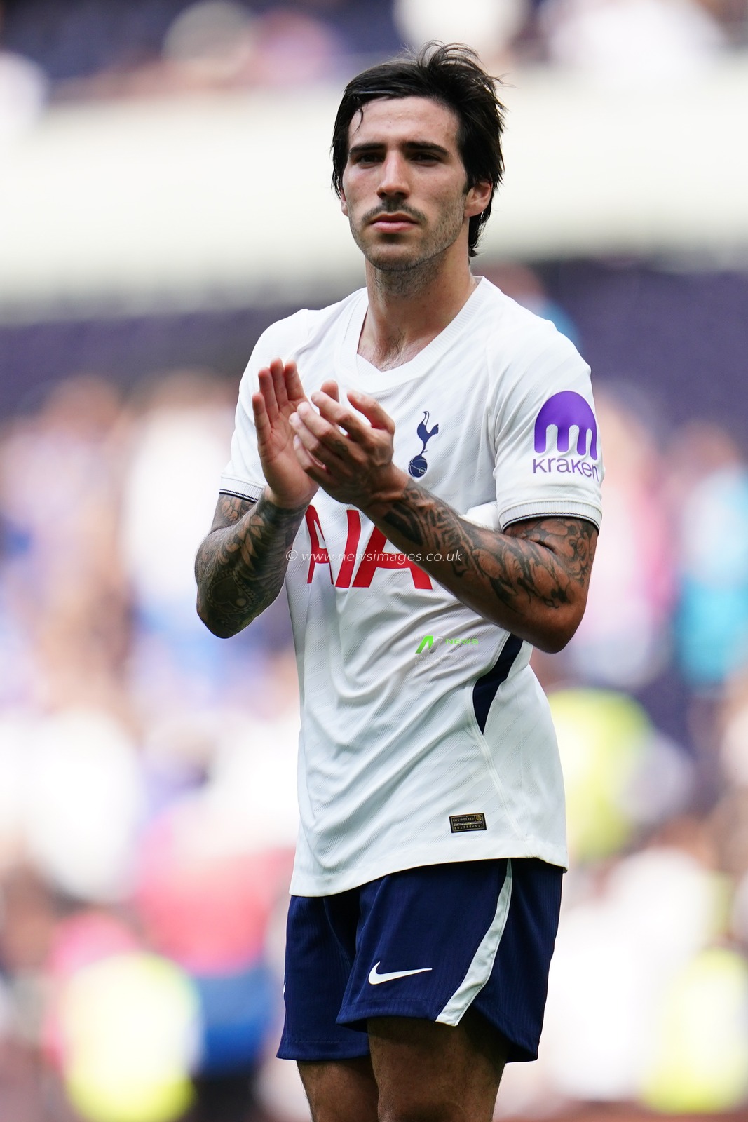Sandro Tonali of Tottenham Hotspur applauds home support during the pre-season friendly match Tottenham Hotspur vs Hoffenheim at Tottenham Hotspur Stadium, London, United Kingdom on 15 August 2026

(Photo by Harvey Murphy/News Images)