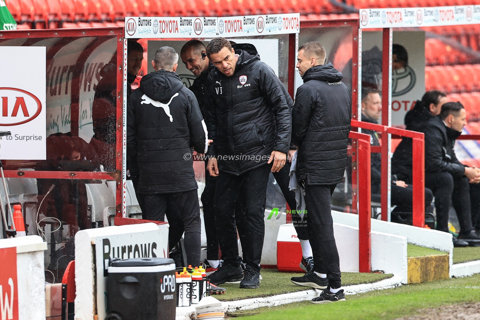 ValÃ©rien IsmaÃ«l manager of Barnsley celebrates Conor Chaplin #11 of Barnsleyâ€™s goal to make it 2-1 with his staff