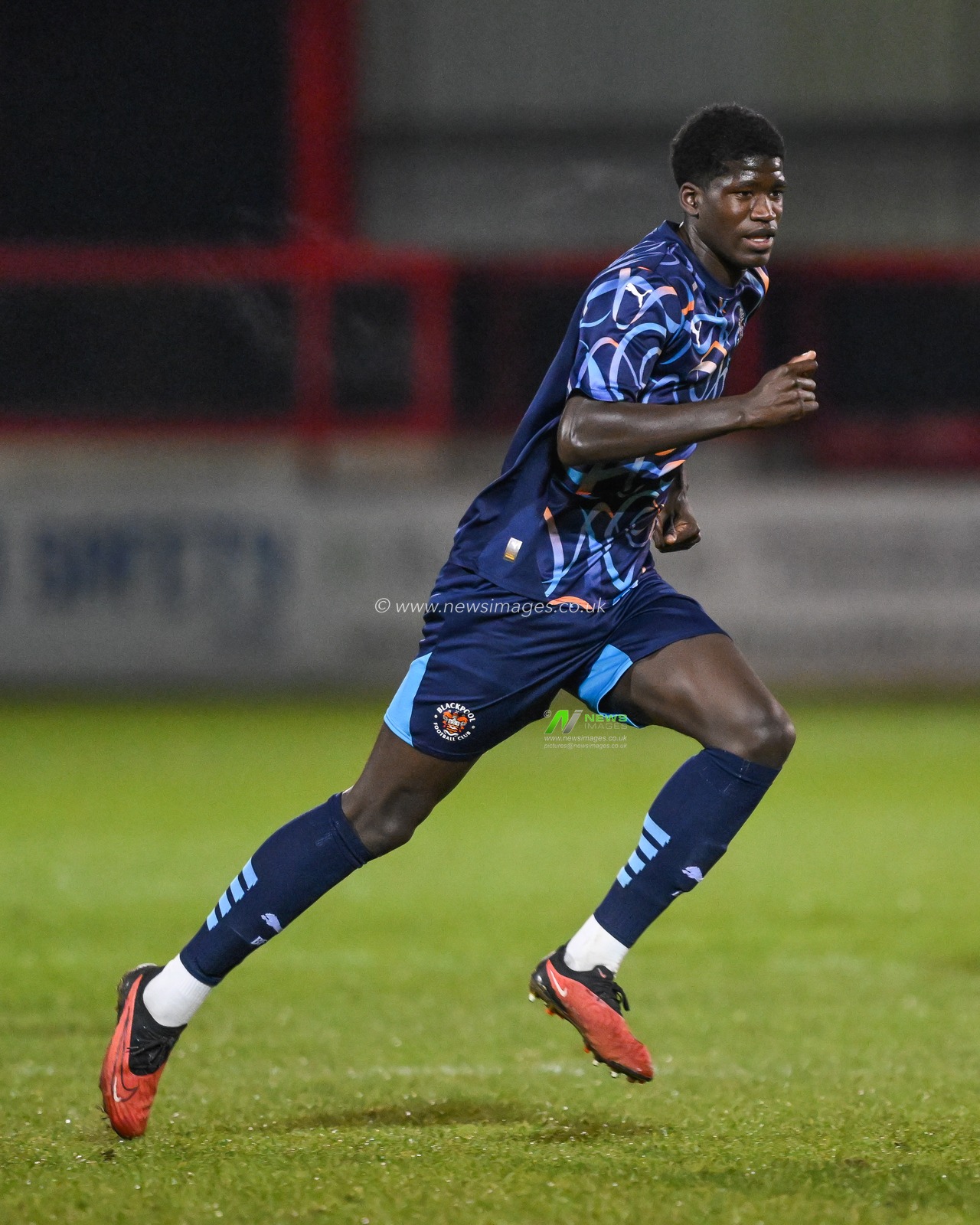 Spencer Knight of Blackpool during the FA Youth Cup U18â€™s match Crewe Alexandra vs Blackpool at The Mornflake Stadium, Crewe, United Kingdom, 27th November 2024

(Photo by Craig Thomas/News Images)