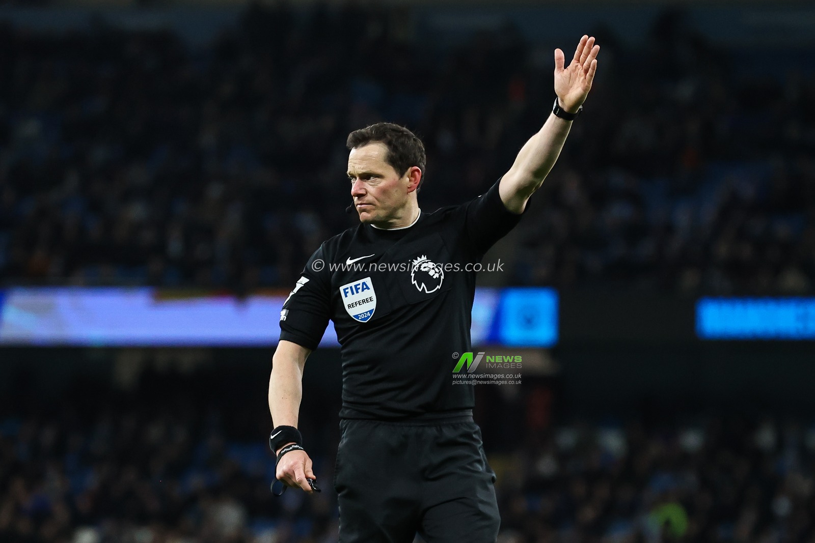 Referee Darren England during the Premier League match Manchester City vs Aston Villa at Etihad Stadium, Manchester, United Kingdom, 3rd April 2024

(Photo by Mark Cosgrove/News Images)