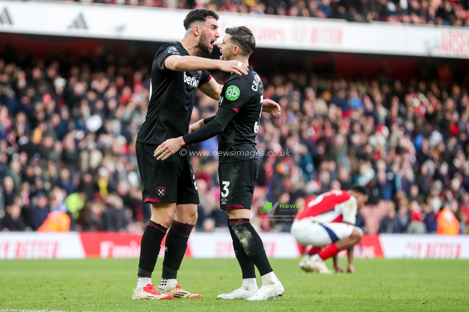Maximilian Kilman celebrates with Aaron Cresswell of West Ham United after the teams victory following the Premier League match Arsenal vs West Ham United at Emirates Stadium, London, United Kingdom, 22nd February 2025

(Photo by Izzy Poles/News Images)