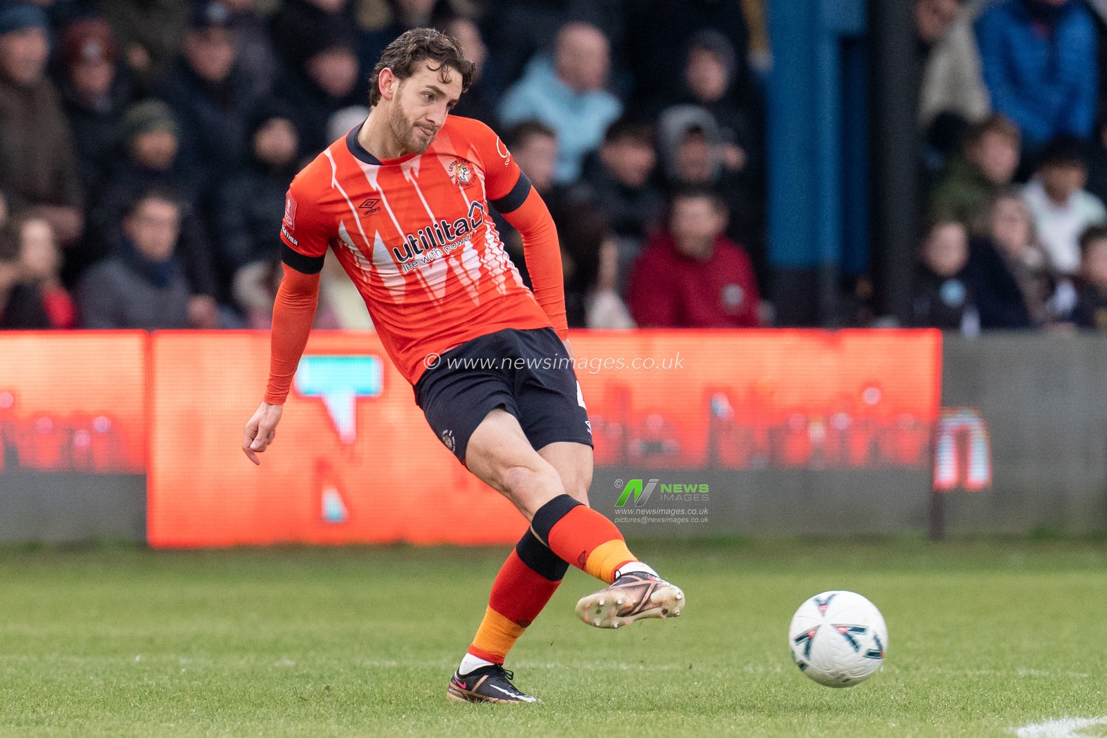 Tom Lockyer #4 of Luton Town during the Emirates FA Cup Fourth Round match Luton Town vs Grimsby Town at Kenilworth Road, Luton, United Kingdom, 28th January 2023

(Photo by Richard Washbrooke/News Images)