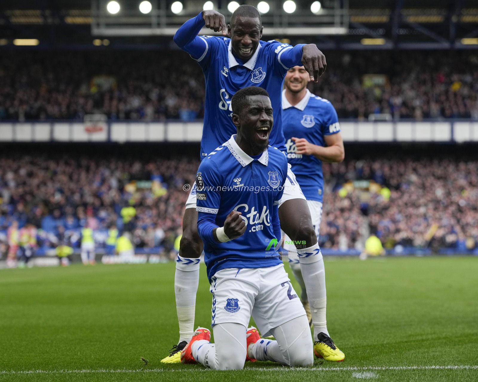 Idrissa Gueye of Everton celebrates scoring to make it 1-0 during the Premier League match Everton vs Nottingham Forest at Goodison Park, Liverpool, United Kingdom, 21st April 2024

(Photo by Steve Flynn/News Images)