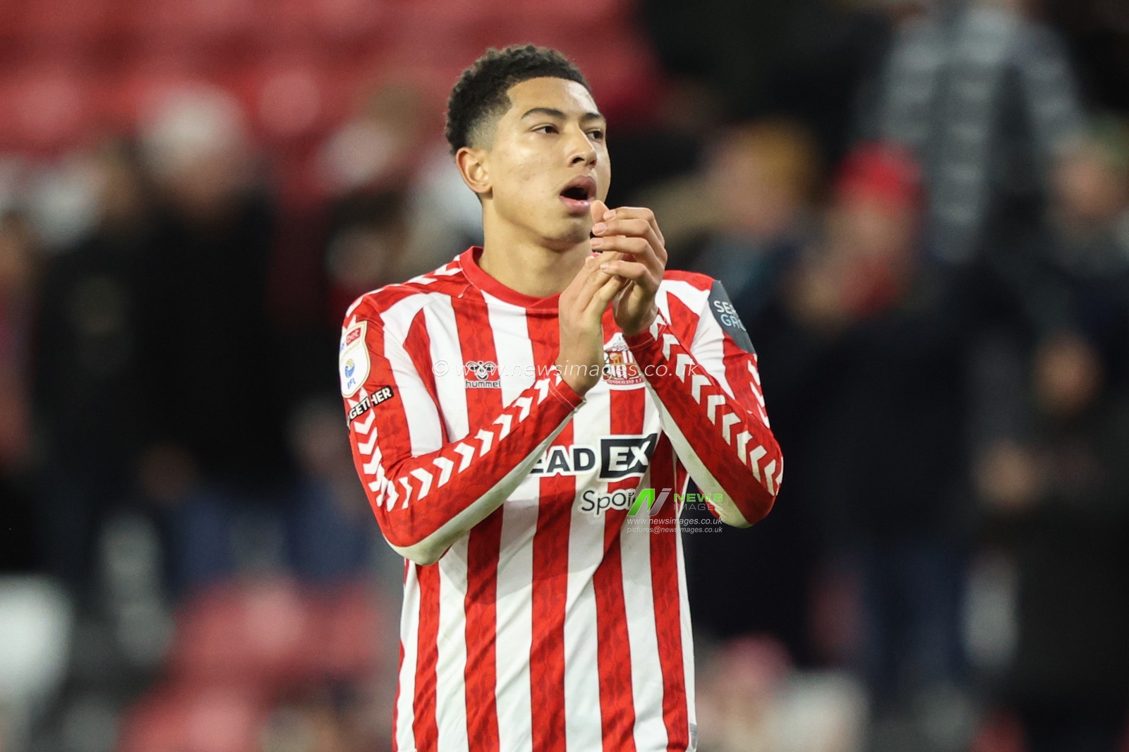 Jobe Bellingham of Sunderland applauds the fans at the end of the game during the Sky Bet Championship match Sunderland vs Bristol City at Stadium Of Light, Sunderland, United Kingdom, 10th December 2024

(Photo by Alfie Cosgrove/News Images)