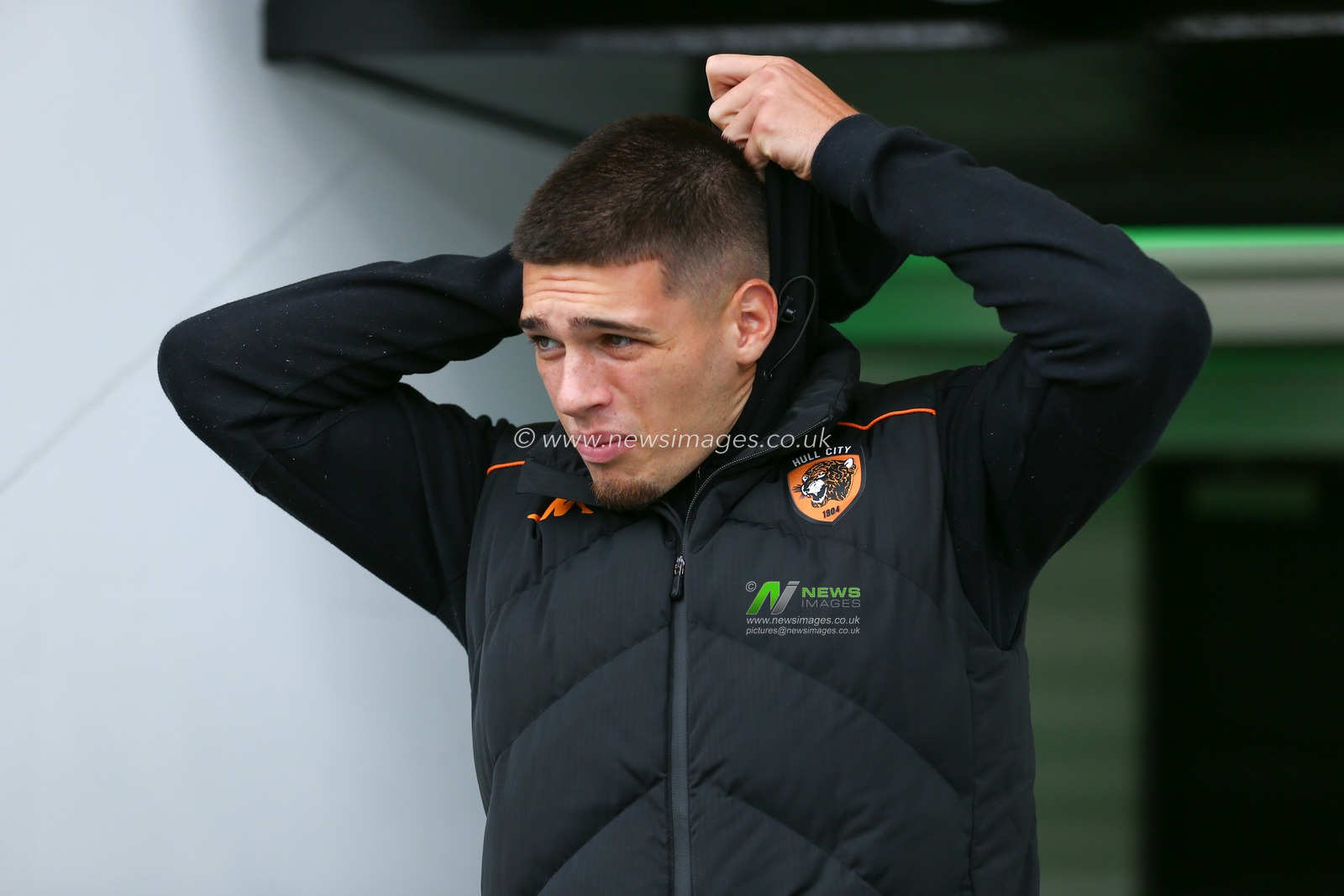 Xavier Simons #18 of Hull City arrives during the Sky Bet Championship match Norwich City vs Hull City at Carrow Road, Norwich, United Kingdom, 5th August 2023

(Photo by Arron Gent/News Images)