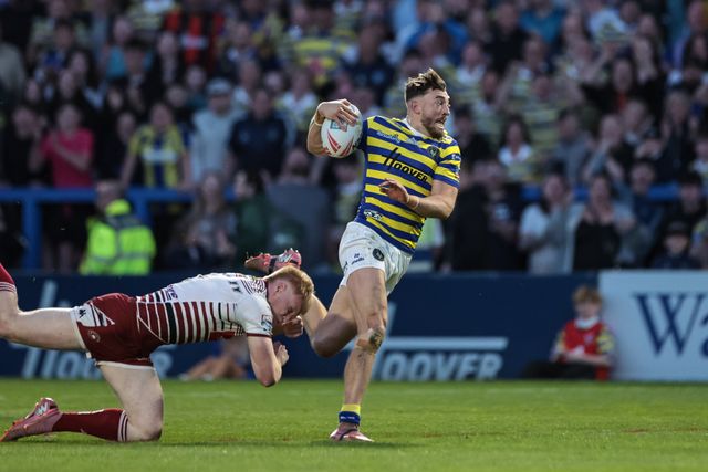 Matty Ashton of Warrington Wolves breaks with the ball during the Betfred Super League round 9 match Warrington Wolves vs Wigan Warriors at The Halliwell Jones Stadium, Warrington, United Kingdom on 24 April 2026

(Photo by Mark Cosgrove/News Images)