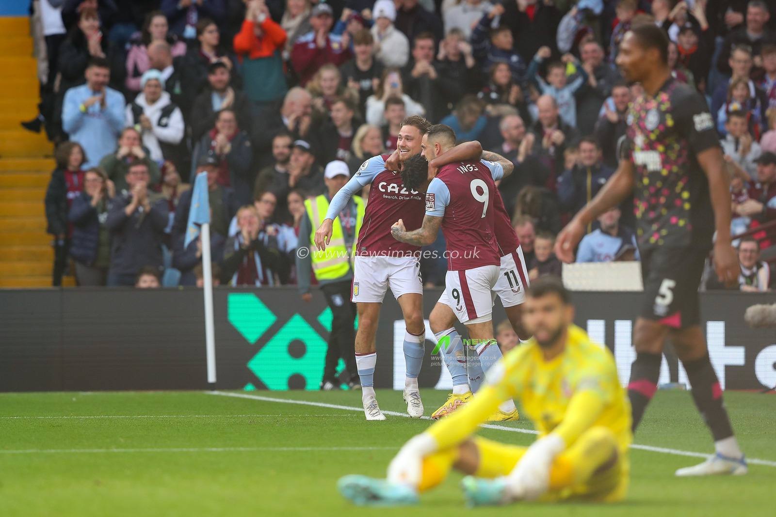 Ollie Watkins #11 of Aston Villa celebrates his goal to make it 4-0 during the Premier League match Aston Villa vs Brentford at Villa Park, Birmingham, United Kingdom, 23rd October 2022

(Photo by Gareth Evans/News Images)