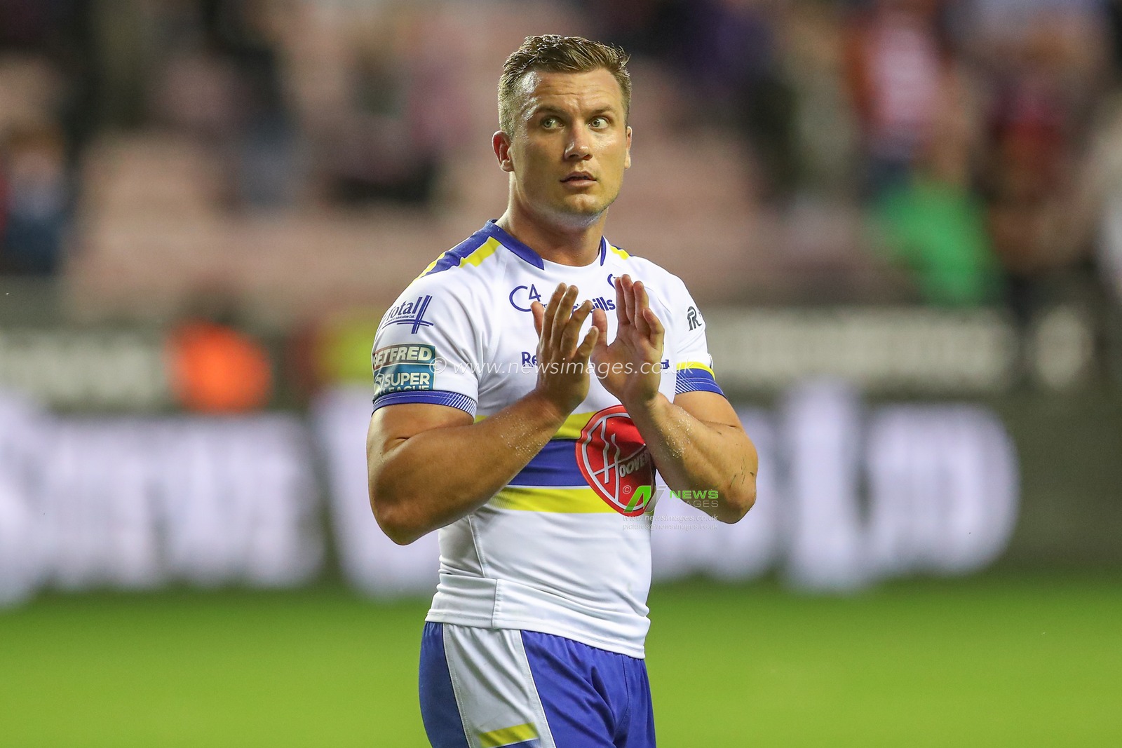 Josh Drinkwater #7 of Warrington Wolves applauds the travelling fans after the Betfred Super League match Round 19 Wigan Warriors vs Warrington Wolves at DW Stadium, Wigan, United Kingdom, 14th July 2023

(Photo by Gareth Evans/News Images)