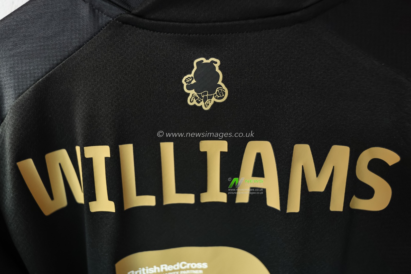 Toby Tyke on the back of Jordan Williams #2 of Barnsley this kit during the Sky Bet League 1 match Leyton Orient vs Barnsley at Matchroom Stadium, London, United Kingdom, 21st October 2023

(Photo by Mark Cosgrove/News Images)