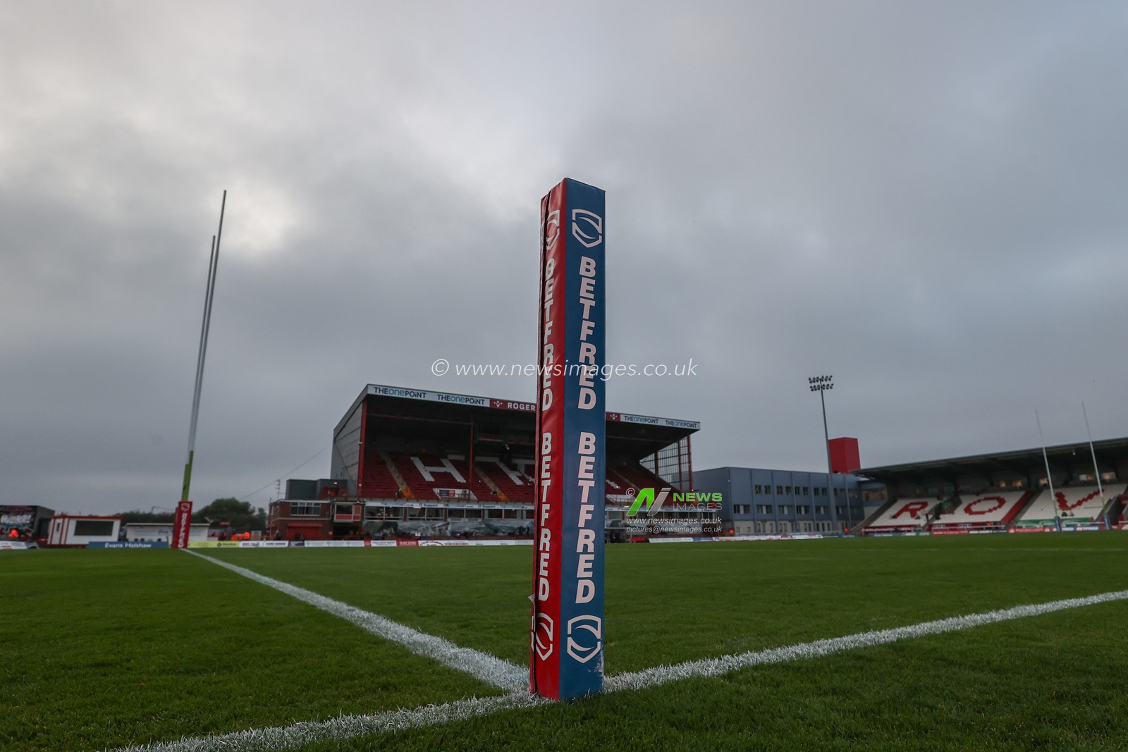 A general view of Sewell Group Craven Park during the Betfred Super League Round 27 match Hull KR vs Leeds Rhinos at Sewell Group Craven Park, Kingston upon Hull, United Kingdom, 20th September 2024

(Photo by Alfie Cosgrove/News Images)