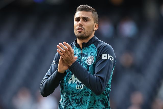 Rodrigo of Manchester City applauds the fans during the Premier League match Manchester City vs Arsenal at Etihad Stadium, Manchester, United Kingdom on 19 April 2026

(Photo by Mark Cosgrove/News Images)