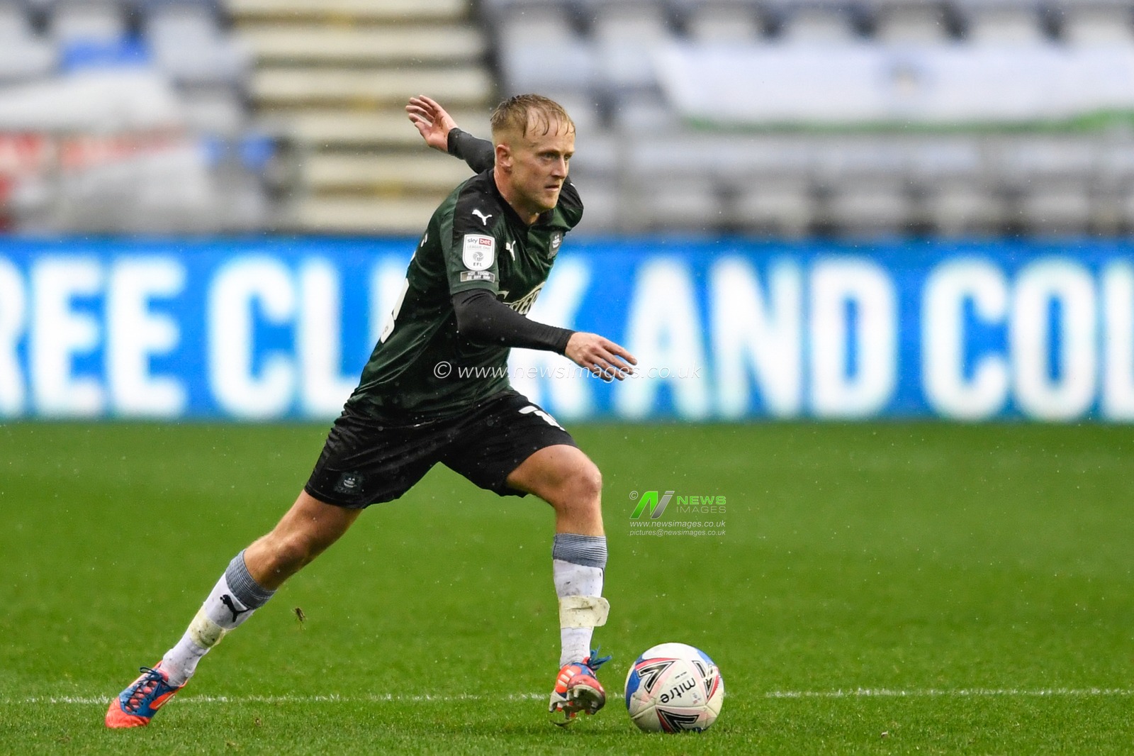 Ben Reeves (14) of Plymouth Argyle runs forward with the ball