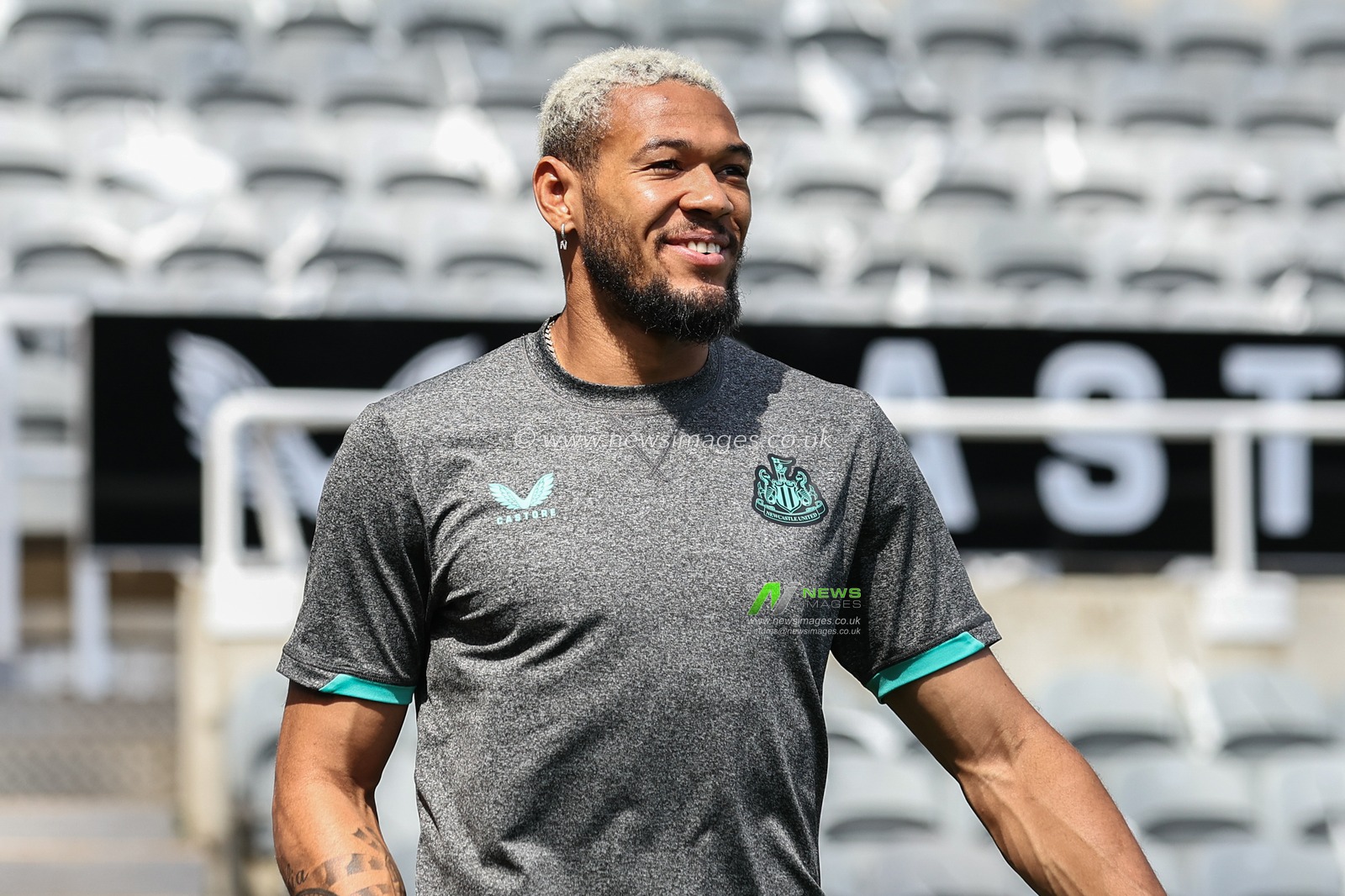 Joelinton #7 of Newcastle United arrives during the Premier League match Newcastle United vs Brighton and Hove Albion at St. James's Park, Newcastle, United Kingdom, 11th May 2024

(Photo by Mark Cosgrove/News Images)