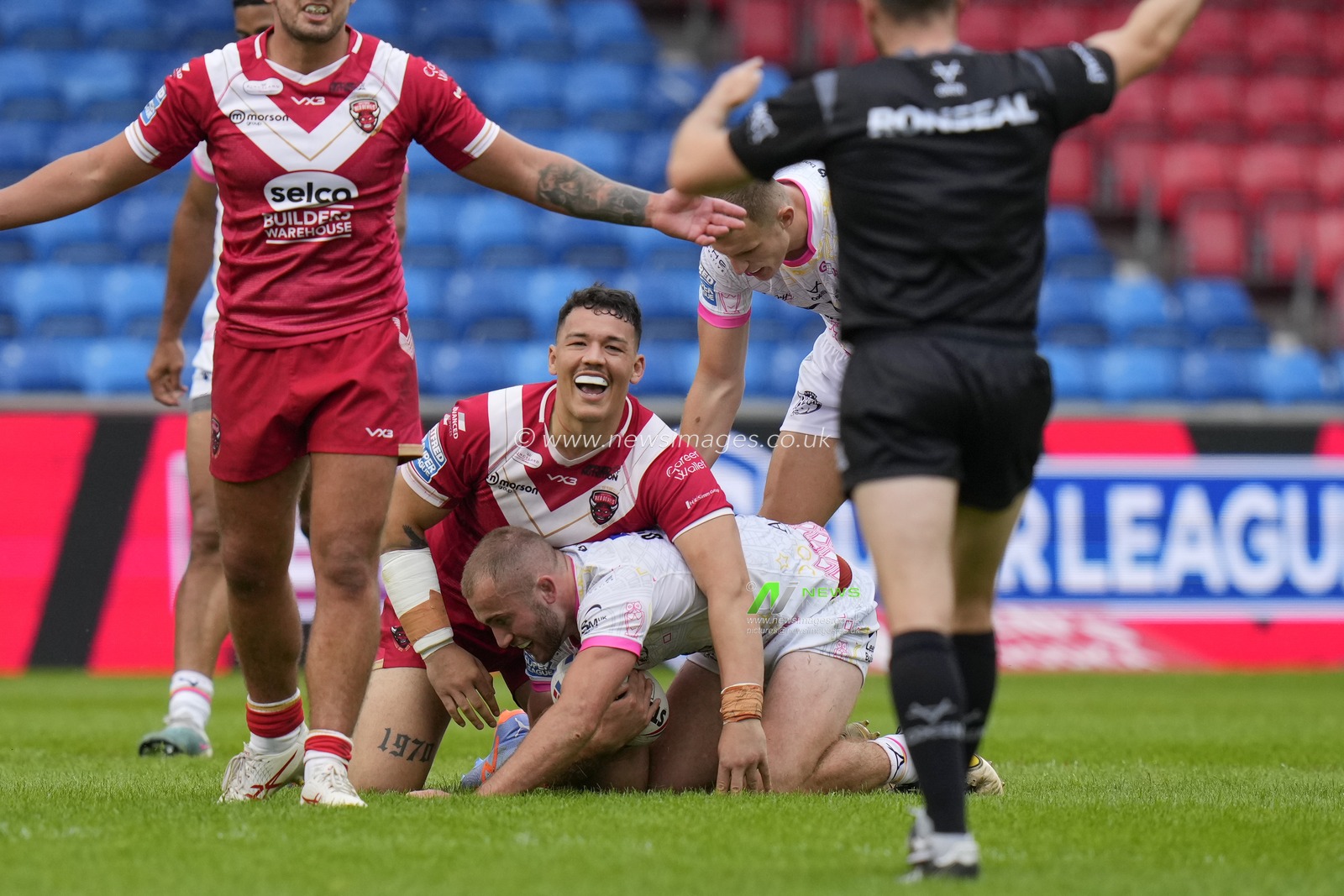 Tyler Dupree #16 of Salford Red Devils reacts to Referee Aaron Moore after being penalised during the Betfred Super League Round 18 match Salford Red Devils vs Leeds Rhinos at AJ Bell Stadium, Eccles, United Kingdom, 9th July 2023

(Photo by Steve Flynn/News Images)