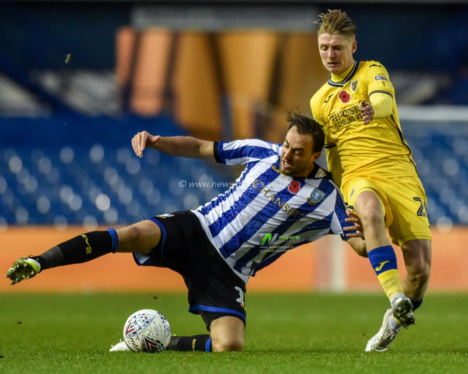 9th November 2019, Hillsborough, Sheffield, England; Sky Bet Championship, Sheffield Wednesday v Swansea City : Atdhe Nuhiu (17) of Sheffield Wednesday  and George Byers (28) of Swansea City challenge for a ball in the 2-2 encounter.

Credit: Dean Williams/News Images
