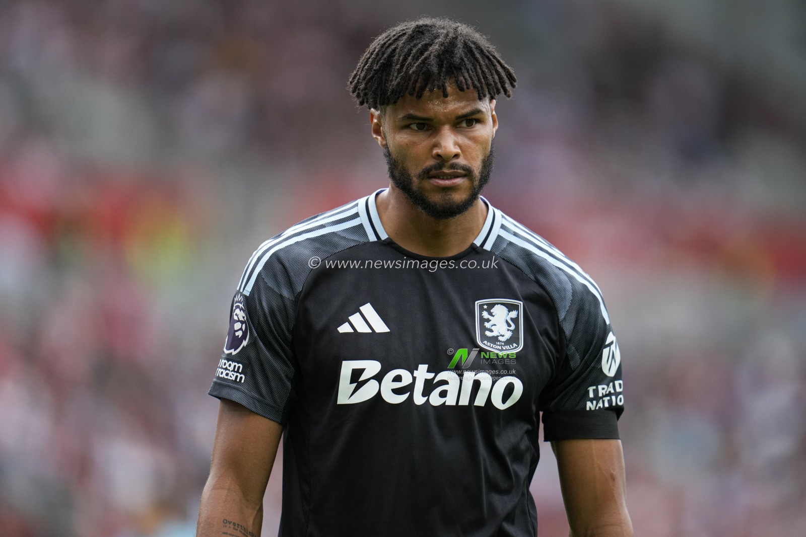 Tyrone Mings of Aston Villa during the Premier League match Brentford vs Aston Villa at The Gtech Community Stadium, London, United Kingdom, 23rd August 2025

(Photo by Harvey Murphy/News Images)