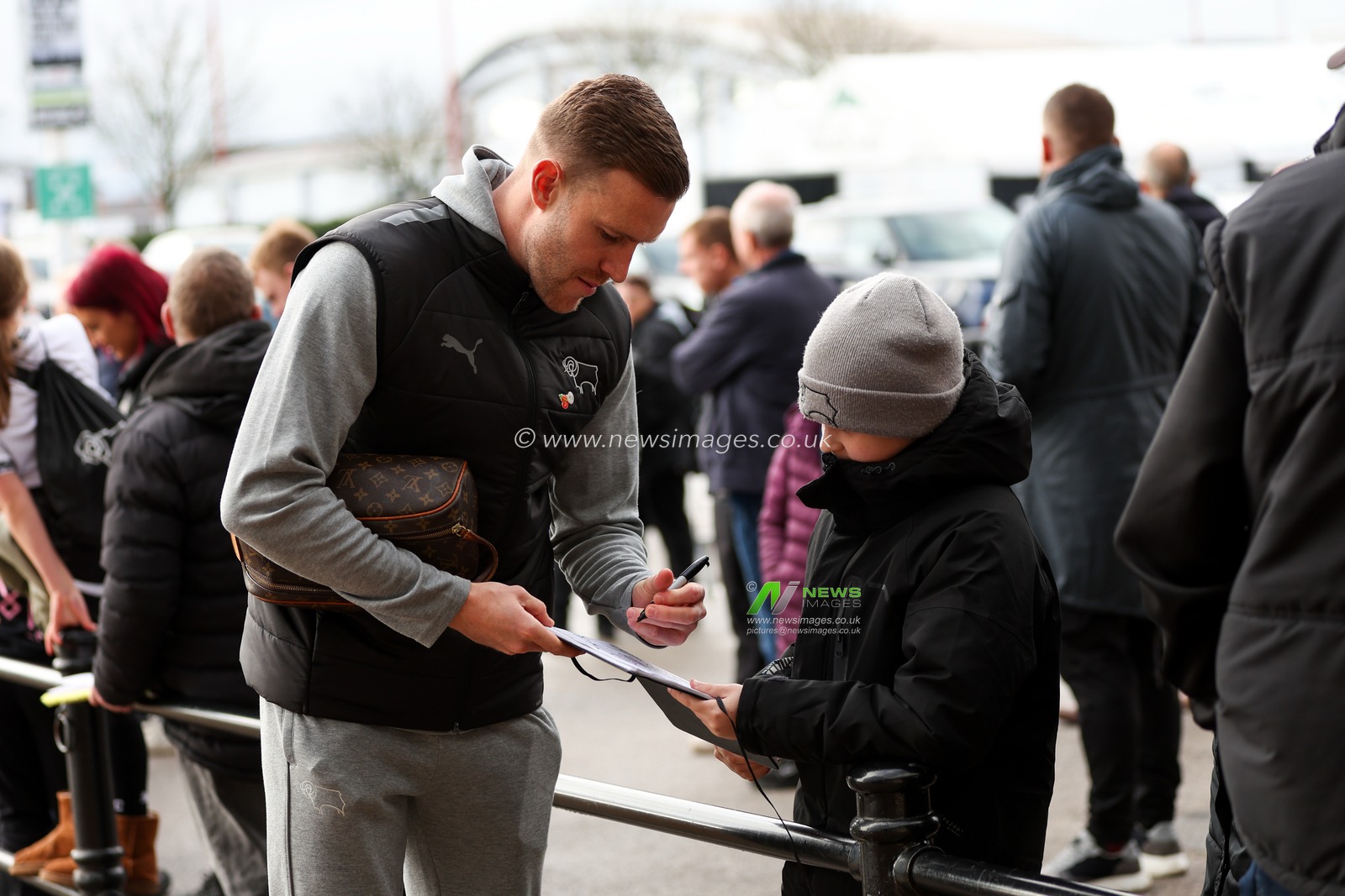 Callum Elder of Derby County signs autographs prior to the Sky Bet Championship match Derby County vs Sheffield Wednesday at Pride Park Stadium, Derby, United Kingdom, 1st December 2024

(Photo by Alex Roebuck/News Images)
