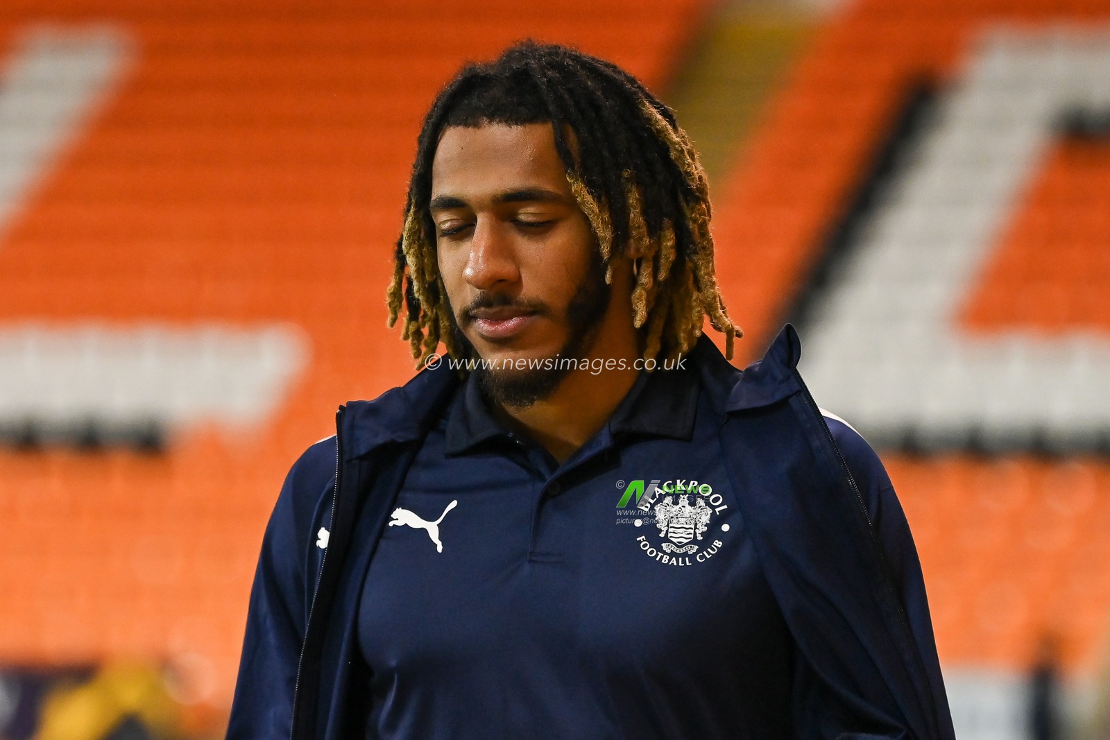 Dominic Thompson #23 of Blackpool arrives at Bloomfield Road, ahead of the Sky Bet Championship match Blackpool vs Middlesbrough at Bloomfield Road, Blackpool, United Kingdom, 8th November 2022

(Photo by Craig Thomas/News Images)
