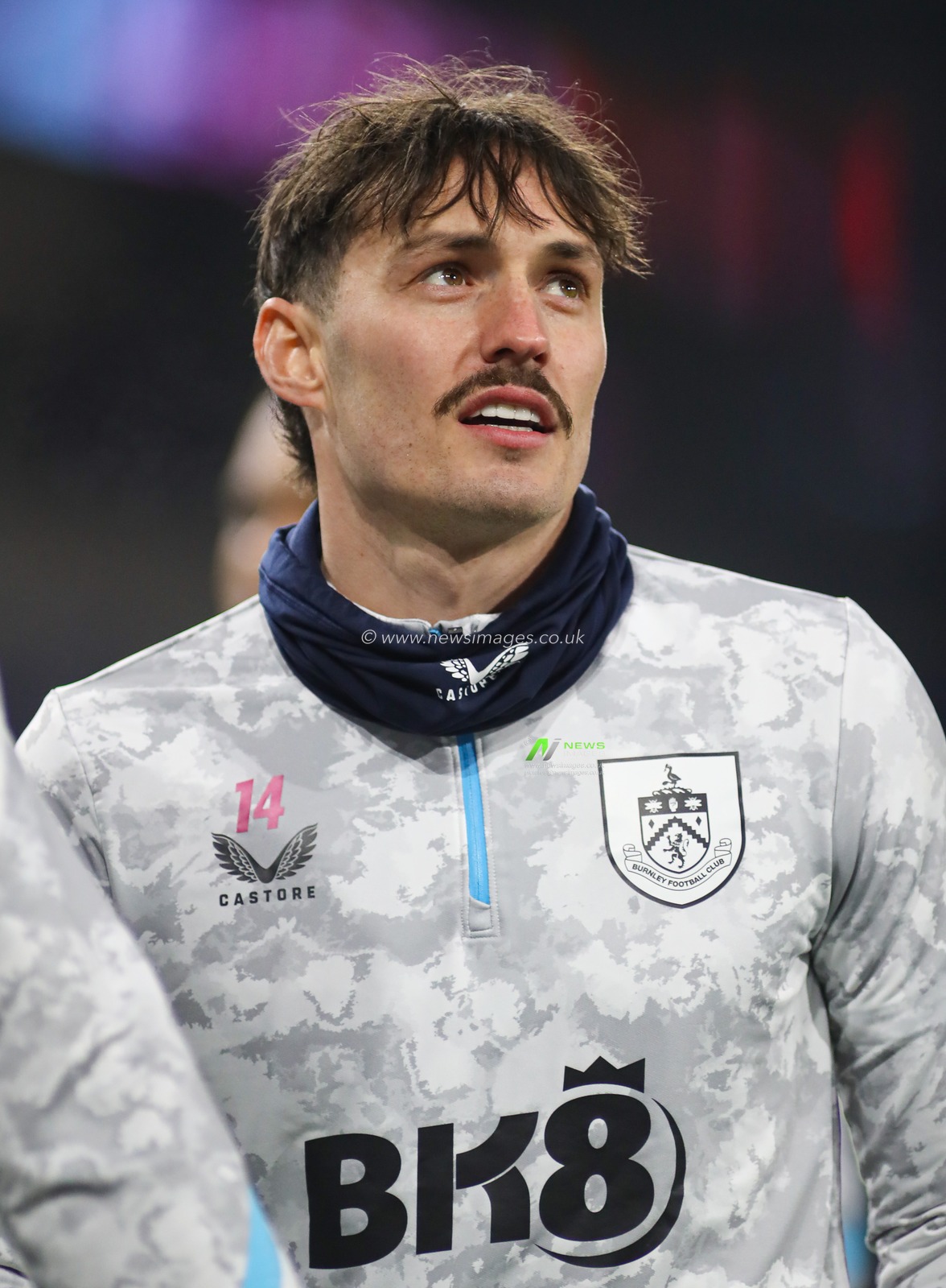 Connor Roberts of Burnley warms up, ahead of the Sky Bet Championship match Cardiff City vs Burnley at Cardiff City Stadium, Cardiff, United Kingdom, 4th March 2025

(Photo by Andrew Lewis/News Images)
