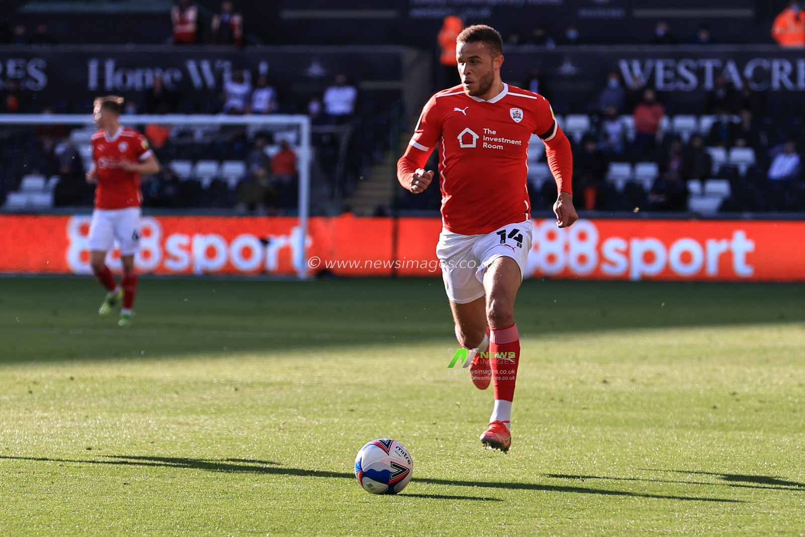Carlton Morris #14 of Barnsley breaks with the ball