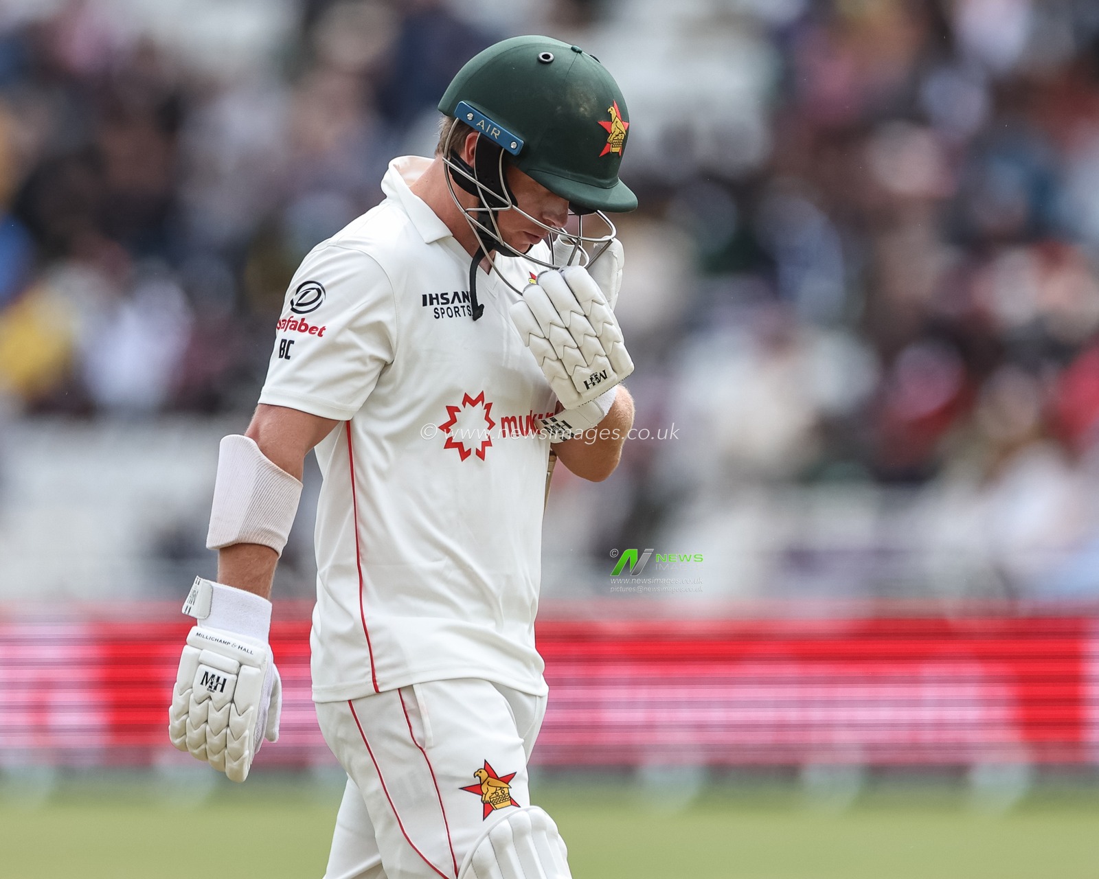 A dejected Ben Curran of Zimbabwe leaves the field of play after been caught out by England captain Ben Stokes ,bowled by Shoaib Bashir of England during the Rothesay Test Match Day 3 England vs Zimbabwe at Trent Bridge, Nottingham, United Kingdom, 24th May 2025

(Photo by Mark Cosgrove/News Images)