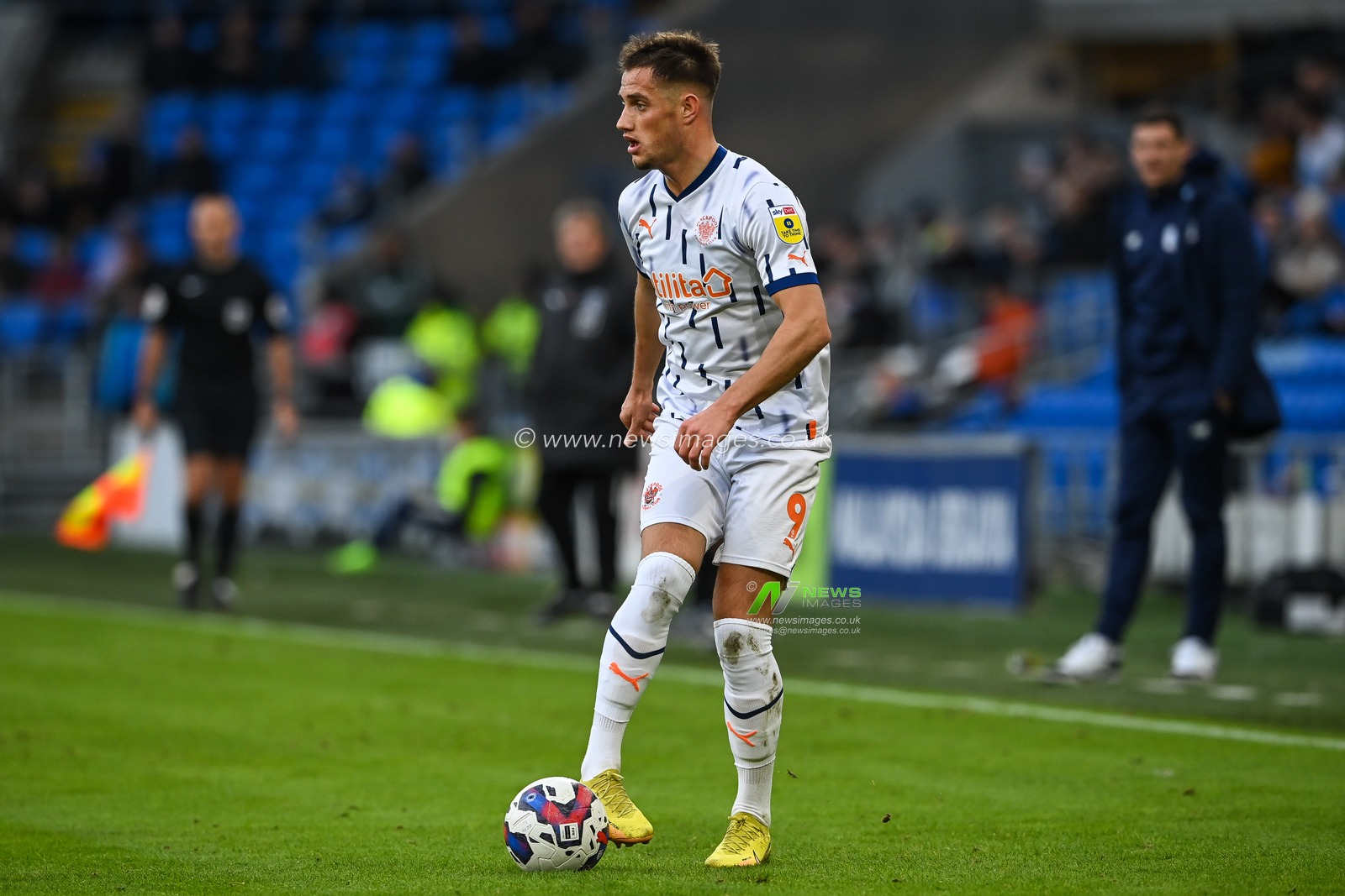 Jerry Yates #9 of Blackpool in action during the Sky Bet Championship match Cardiff City vs Blackpool at Cardiff City Stadium, Cardiff, United Kingdom, 17th December 2022

(Photo by Craig Thomas/News Images)
