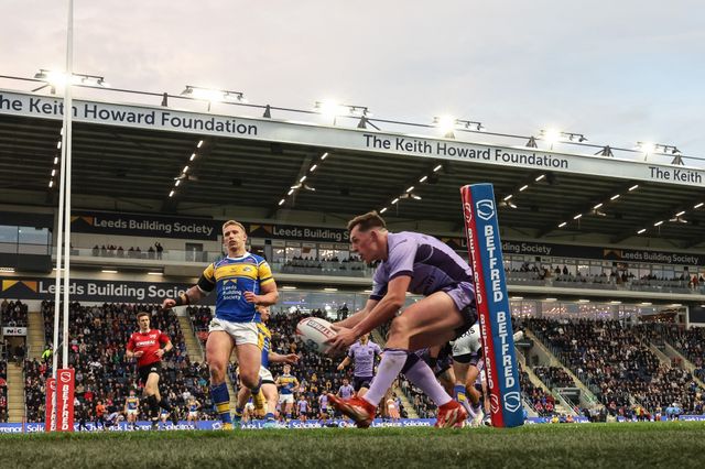 Jack Broadbent of Hull KR goes over for a try during the Betfred Super League round 9 match Leeds Rhinos vs Hull KR at Headingley Stadium, Leeds, United Kingdom, 25th April 2025

(Photo by Mark Cosgrove/News Images)
