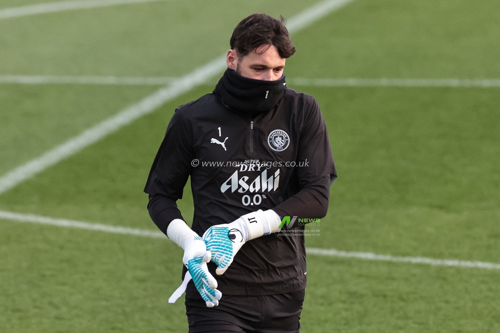 Manchester City goalkeeper James Trafford during the UEFA Champions League training session Matchday 5 of 8 Manchester City vs Bayer 04 Leverkusen at Etihad Campus, Manchester, United Kingdom, 24th November 2025

(Photo by Mark Cosgrove/News Images)

*** GER AUT SUI OUT ***